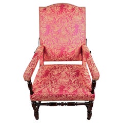 Chaise à accoudoirs en noyer de style néo-gothique anglais du milieu du 19e siècle