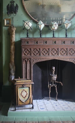 Mid-19th Century Grain Painted Toleware & Verre Eglomise Purdonium Coal Scuttle