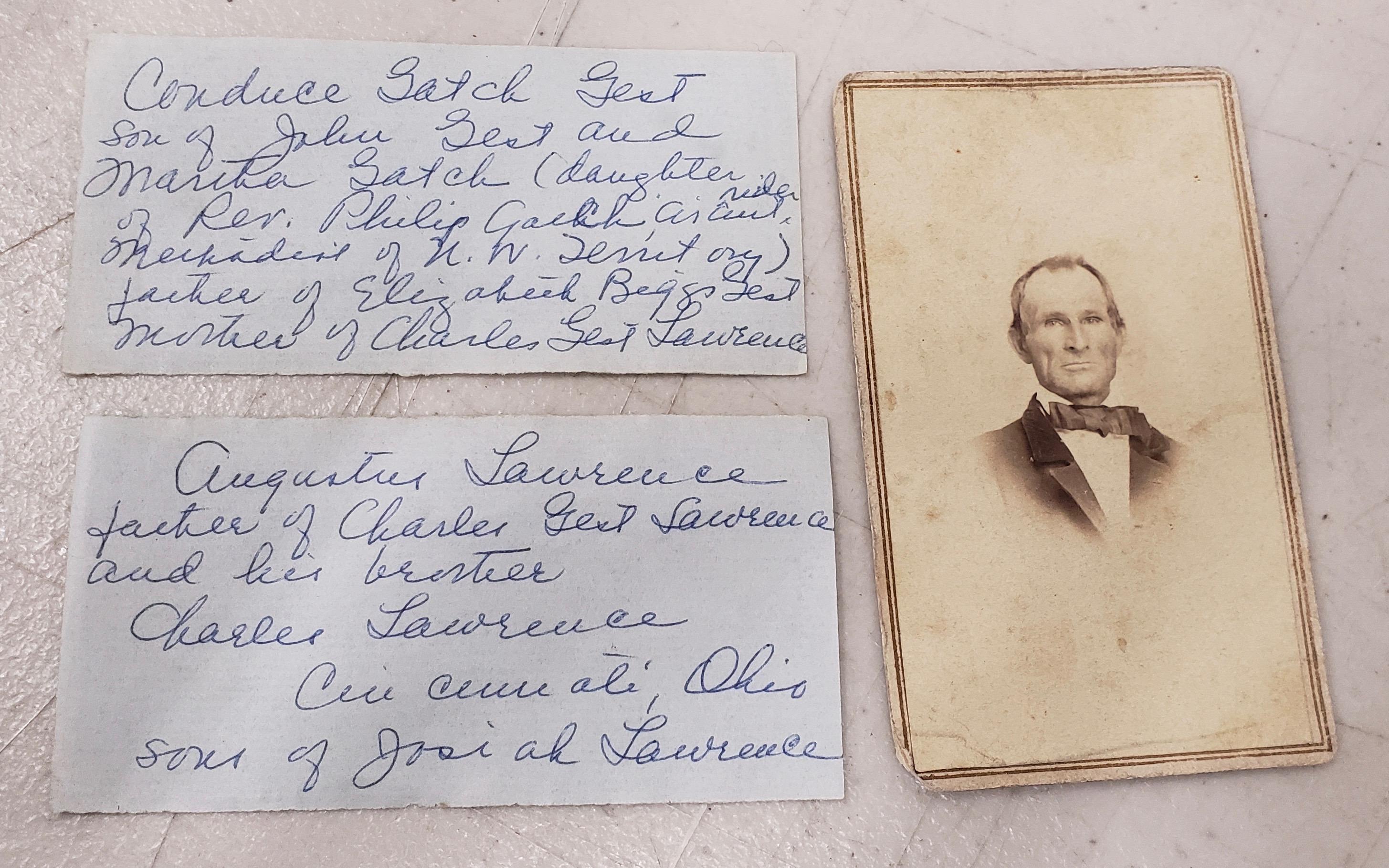 Guttapercha-Box aus der Mitte des 19. Jahrhunderts mit Fotos & Zeitgenössische Anmerkungen zur Genealogie im Angebot 3
