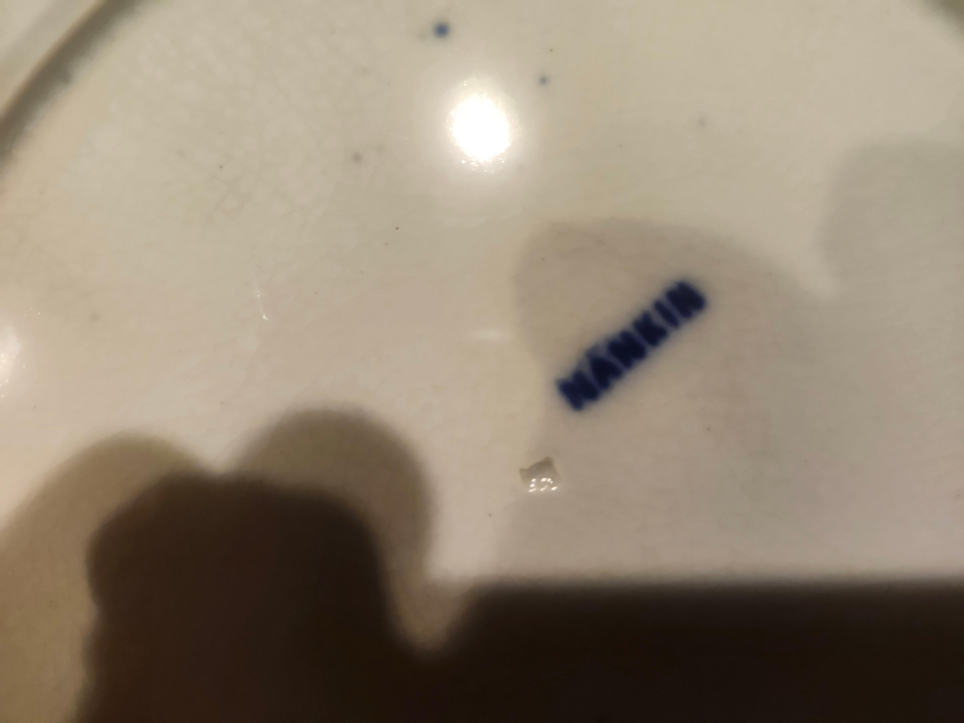 Mitte des 19. Jahrhunderts Hand Crafted Flow Blue Ironstone Satz 9 tief Mittagessen Teller Nankin (Chinesisch) im Angebot