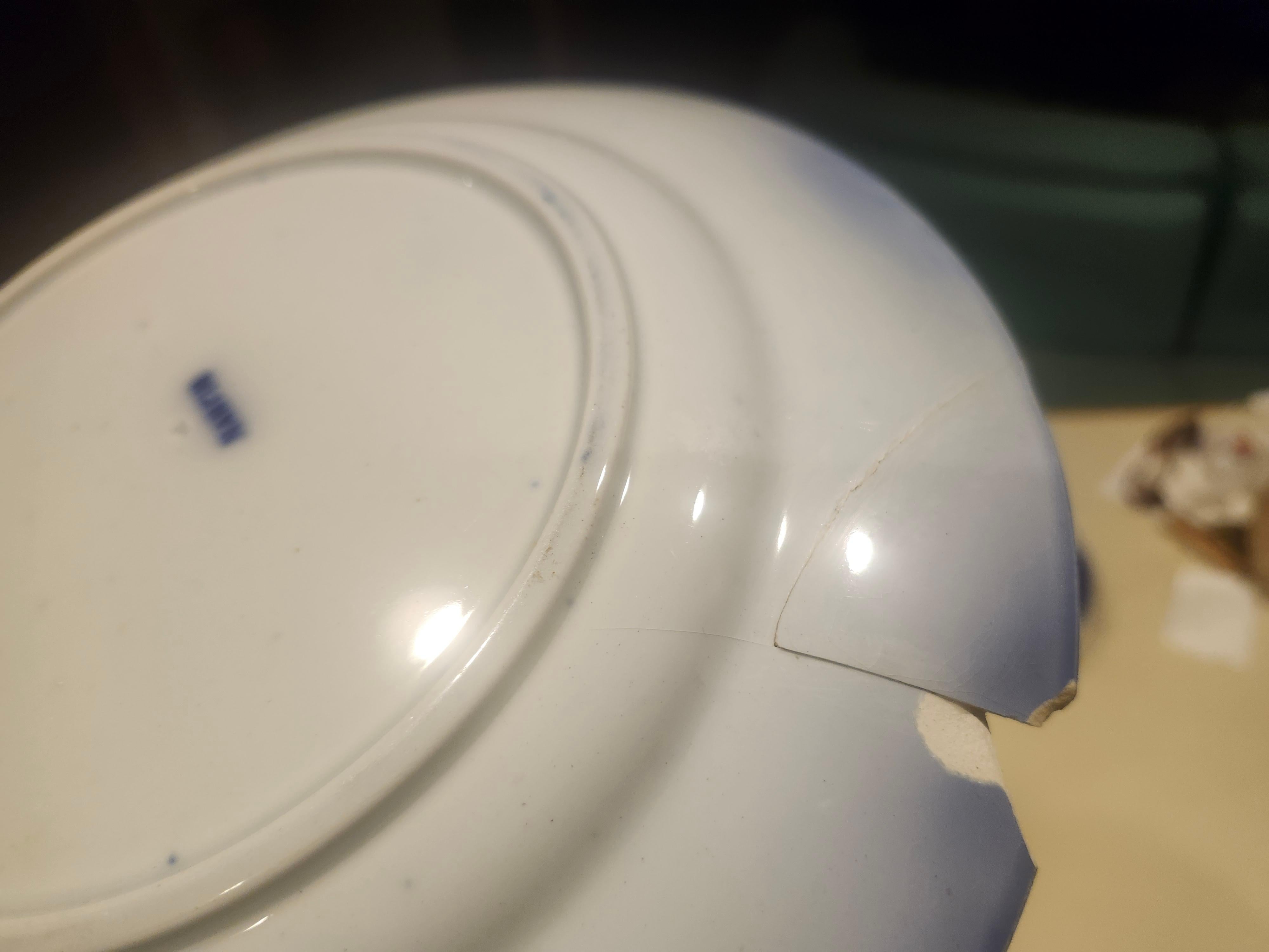 Mitte des 19. Jahrhunderts Hand Crafted Flow Blue Ironstone Satz 9 tief Mittagessen Teller Nankin (Handgefertigt) im Angebot