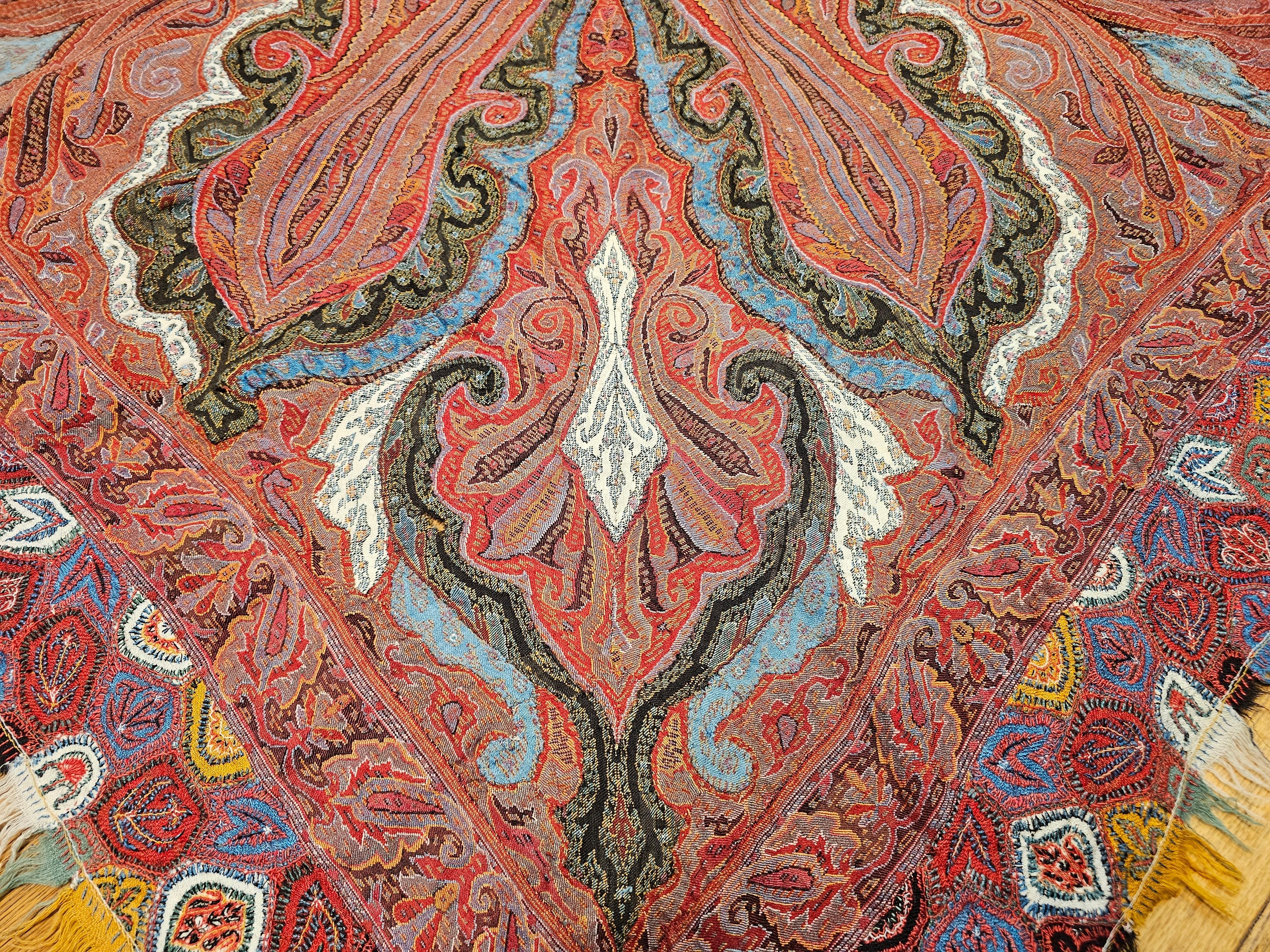 Mitte des 19. Jahrhunderts handgestickter Kaschmir-Schal mit Schmetterlingsmuster im Angebot 5