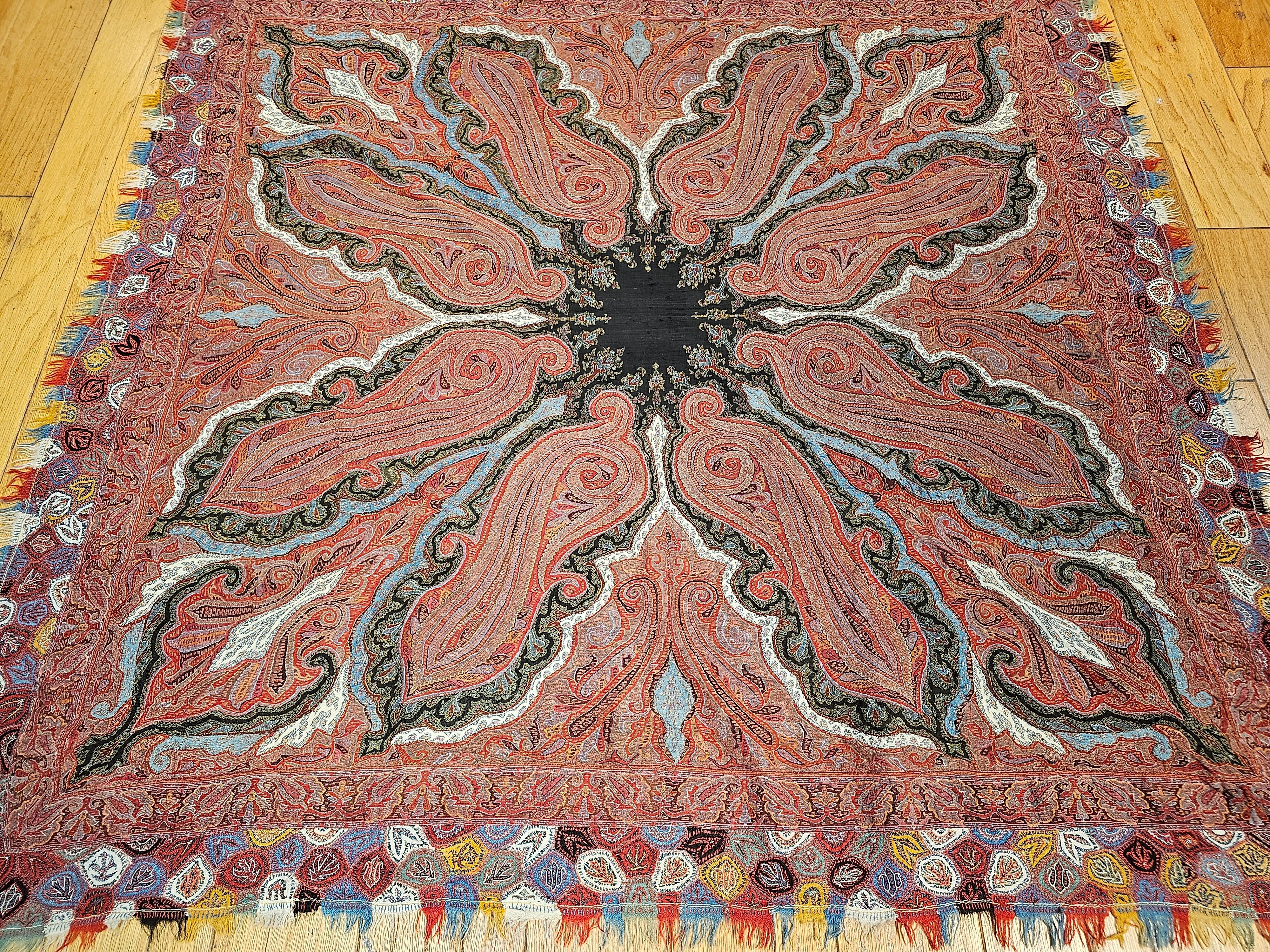 Châle brodé à la main au Cachemire au milieu du 19e siècle, motif papillon en vente 12