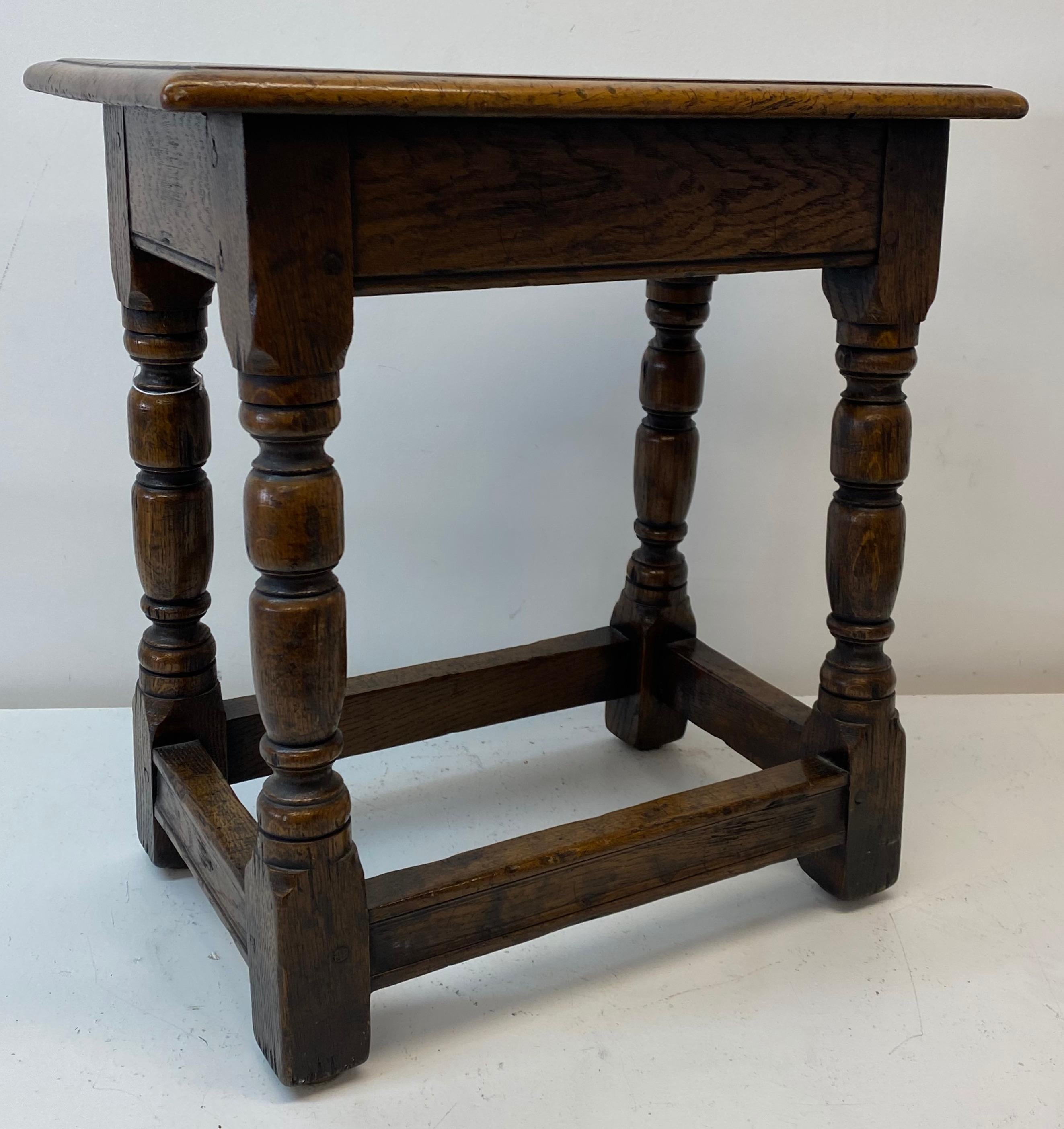 Mid 19th century hand made oak bench / side table, C.1850

Outstanding hand made oak bench or side table 

Hand carved, custom made

Measures: 19