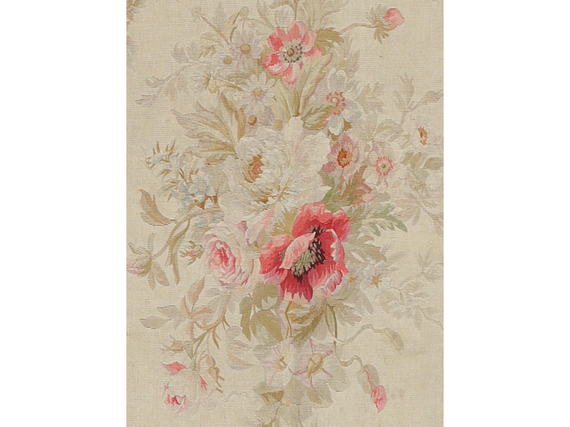 Tapis d'Aubusson ancien en laine et soie, tissé à la main, datant du milieu du 19e siècle et datant de la période Napoléon III
Matière : laine et soie
Dimensions : 155 x 144 cm ; 5,1 x 4,7 pieds

La galerie Boccara possède une importante collection