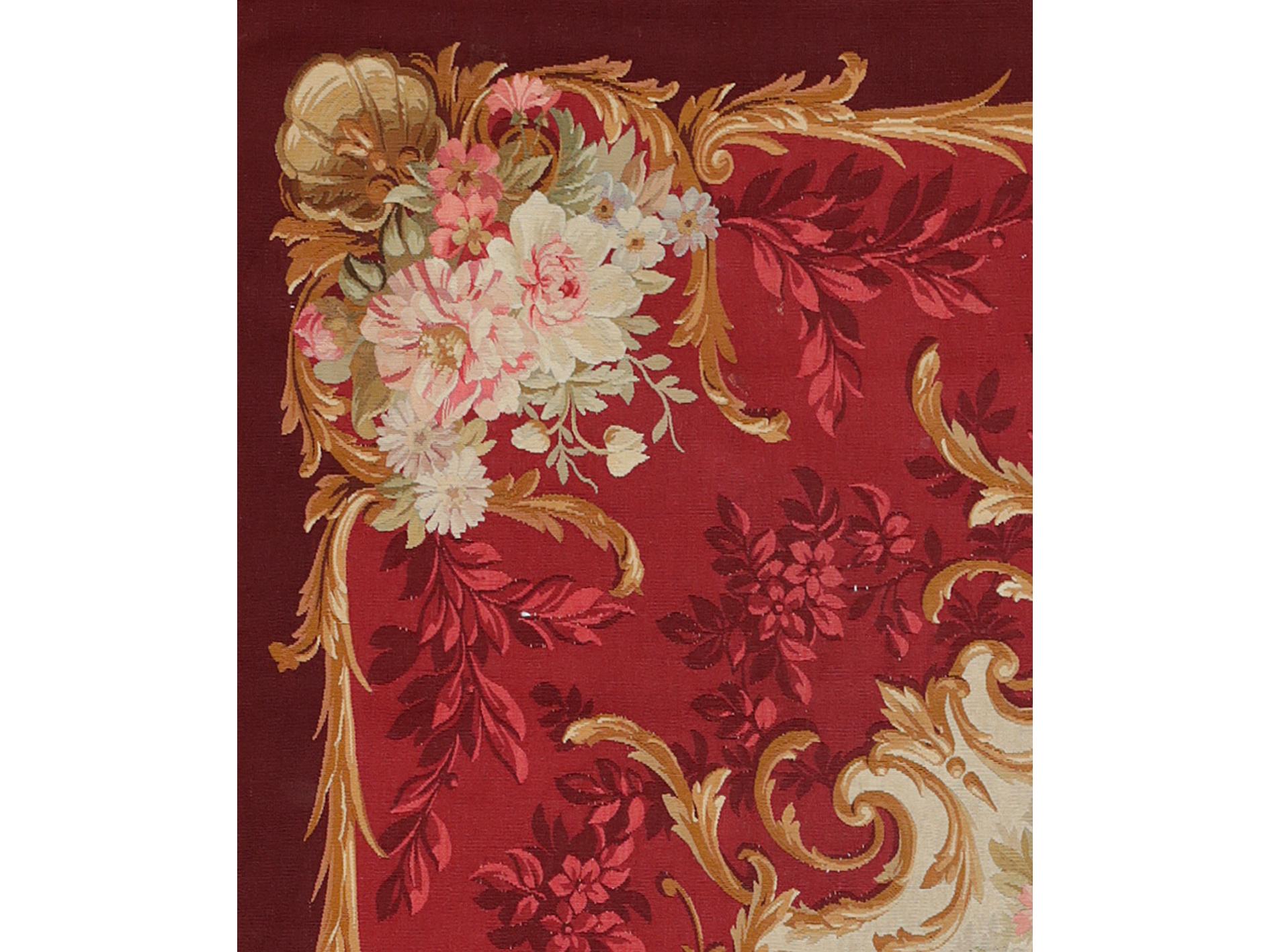 Français Tapis ancien en laine et soie d'Aubusson tissé à la main d'époque Napoléon III du milieu du XIXe siècle en vente