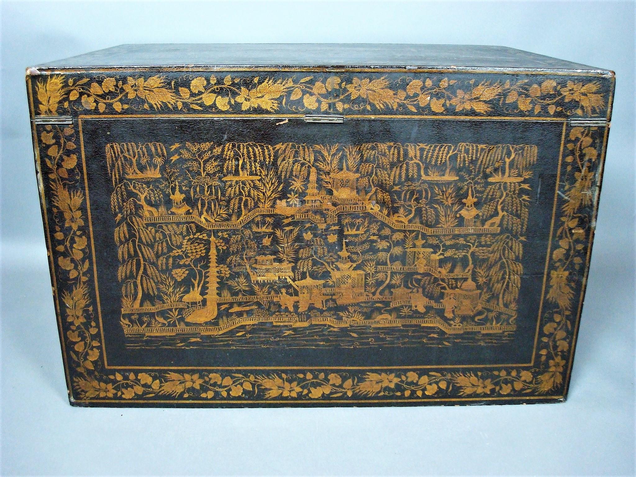 Mid-19th Century Indian Chinoiserie Lacquered Trunk In Good Condition For Sale In Moreton-in-Marsh, Gloucestershire