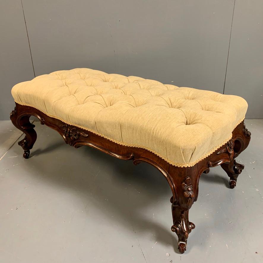 Victorian Mid-19th Century Irish Walnut Button Footstool by Strahan of Dublin For Sale