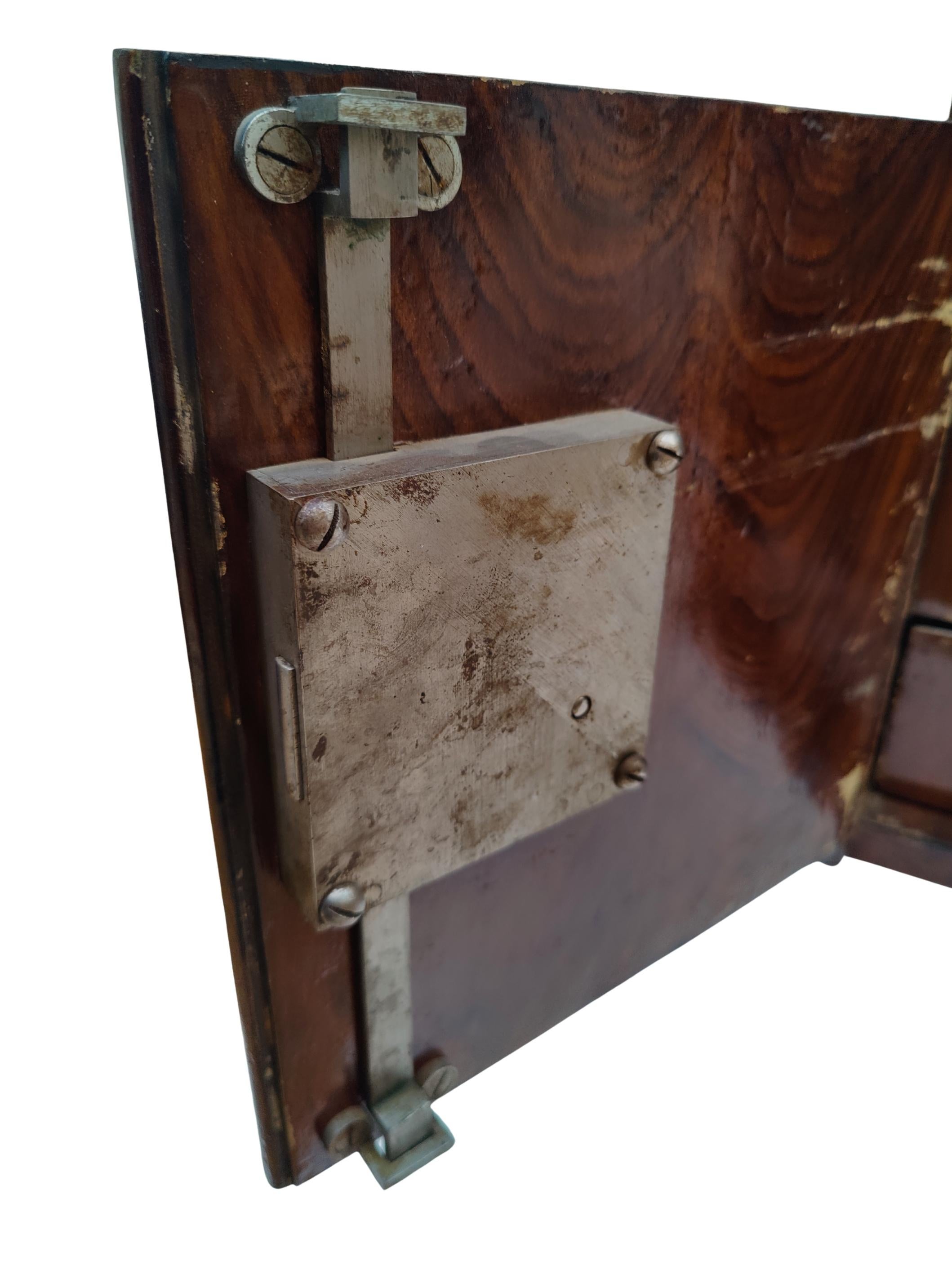 Tedesco Cassaforte in ferro della metà del XIX secolo con facciata in Wood finto e serratura funzionante in vendita