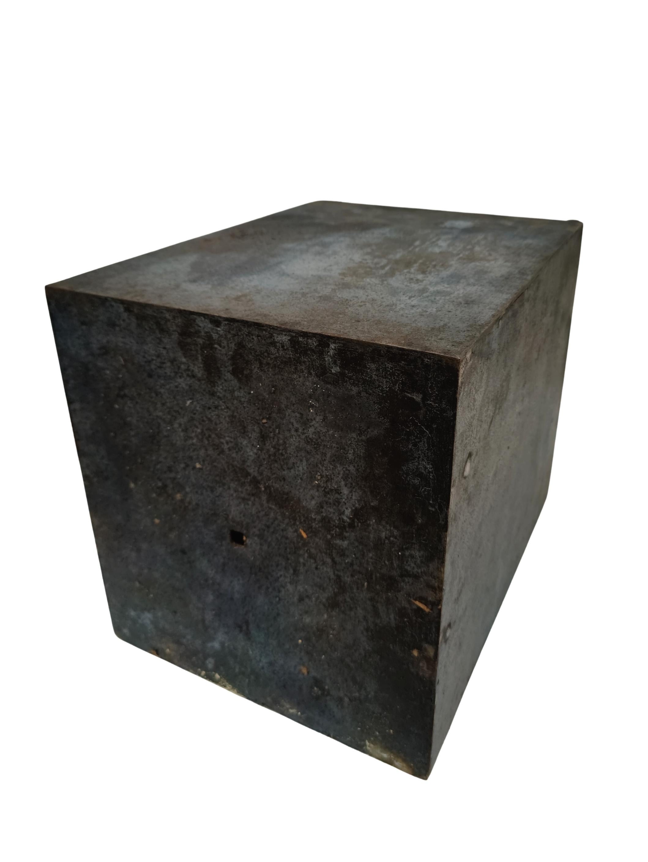 Cassaforte in ferro della metà del XIX secolo con facciata in Wood finto e serratura funzionante in vendita 1