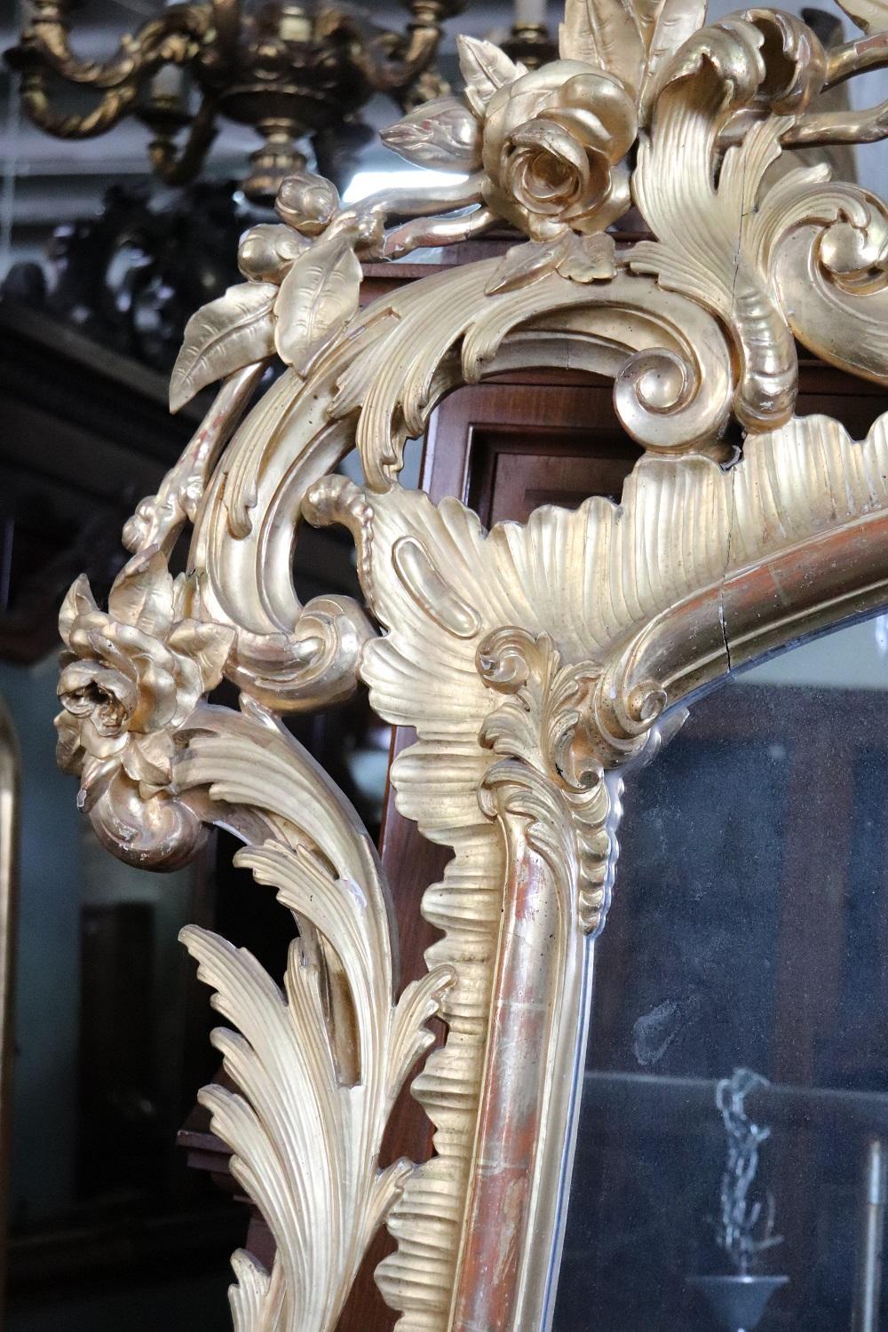 Mid-19th Century Italian Baroque Style Carved and Gilded Wood Large Wall Mirror In Good Condition In Casale Monferrato, IT