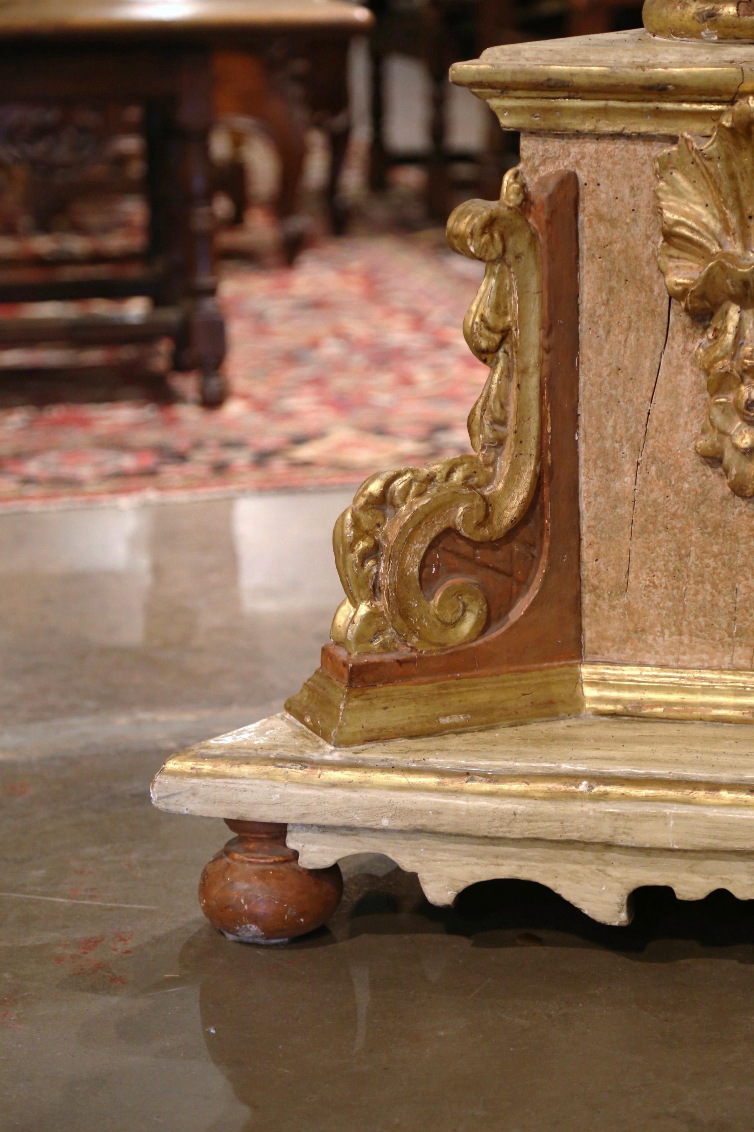 Lampadaire à bougie sculpté polychrome et doré du milieu du XIXe siècle, Italie Excellent état - En vente à Dallas, TX