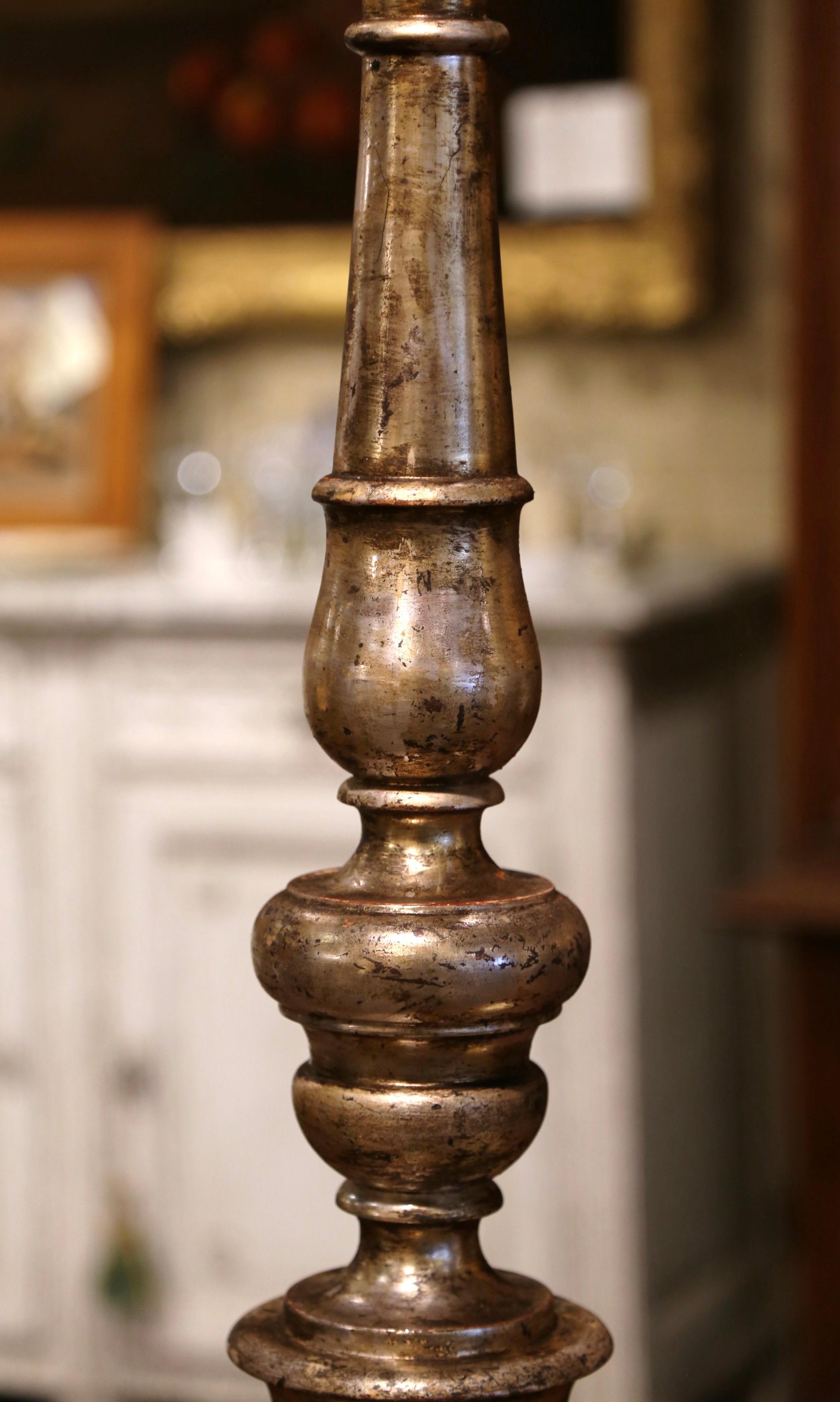 Porte-bougies italien sculpté en argent et doré du milieu du XIXe siècle en vente 5
