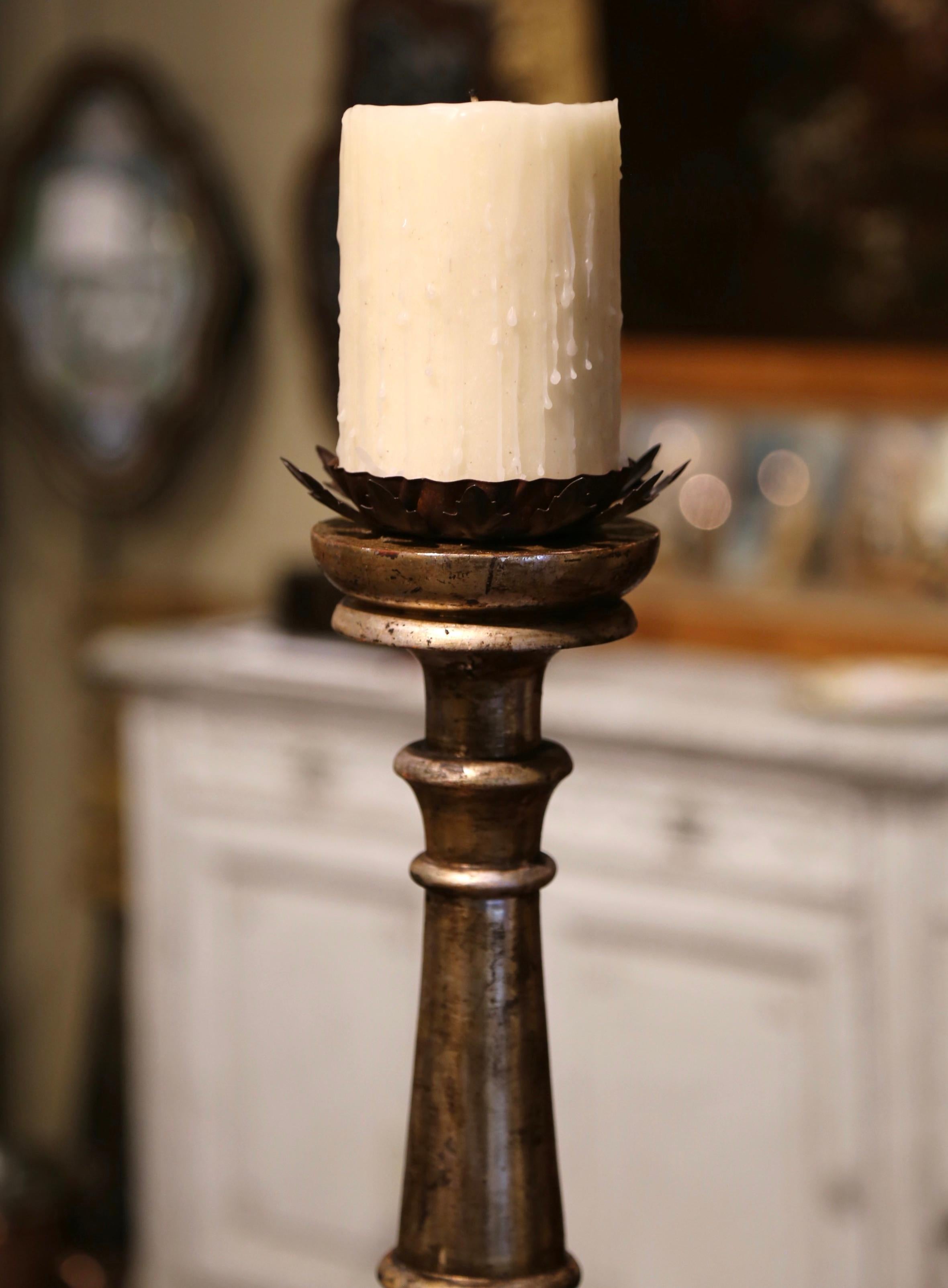 Porte-bougies italien sculpté en argent et doré du milieu du XIXe siècle Excellent état - En vente à Dallas, TX