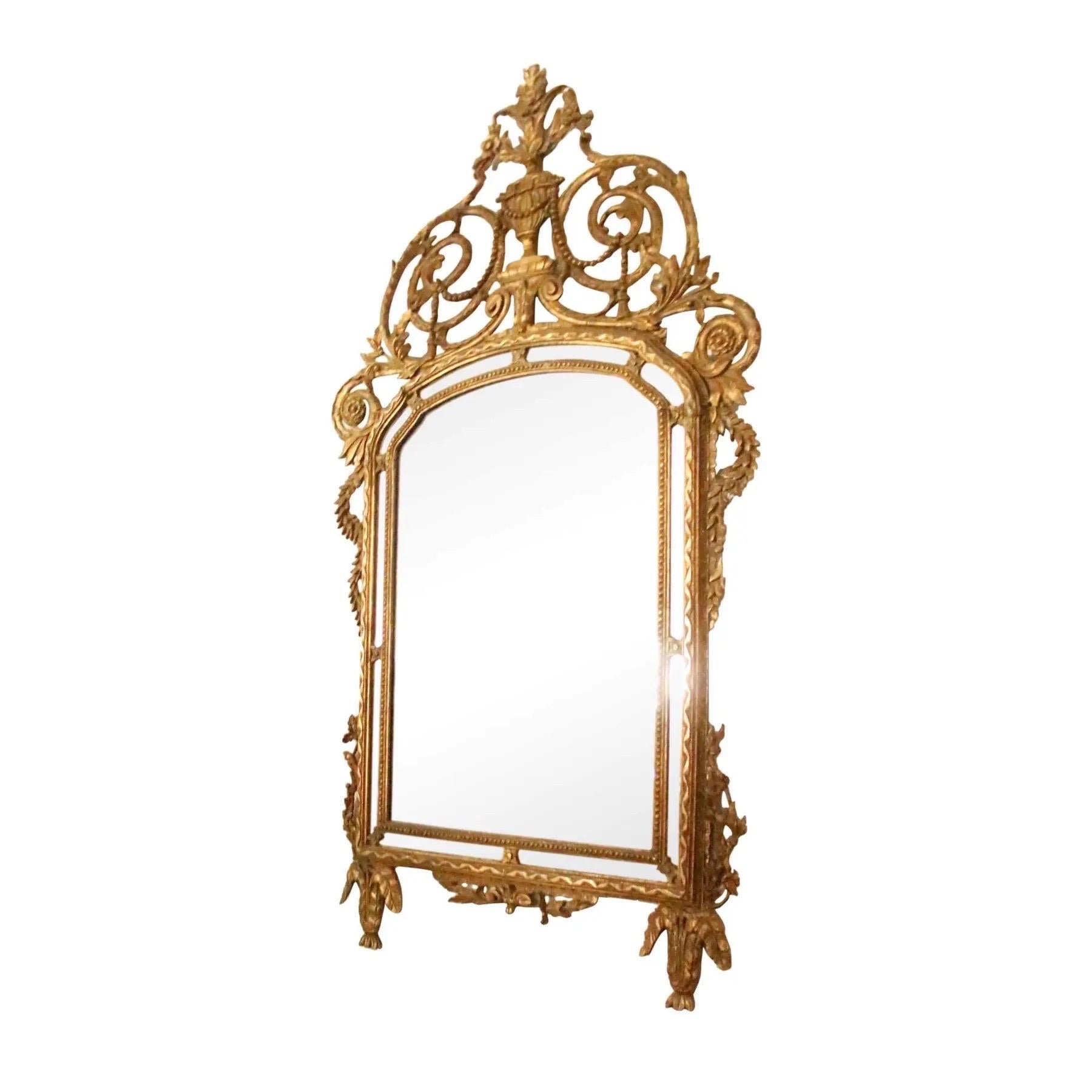 Art nouveau Miroir italien en bois doré du milieu du 19e siècle en vente