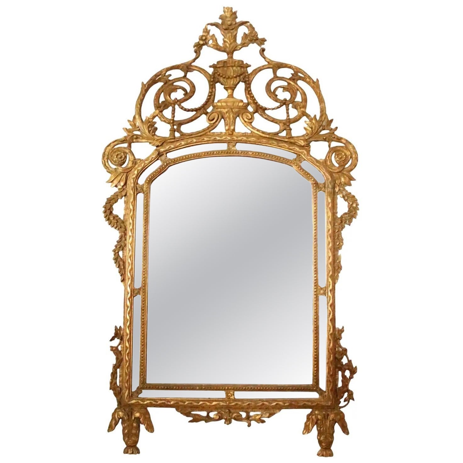Miroir italien en bois doré du milieu du 19e siècle en vente