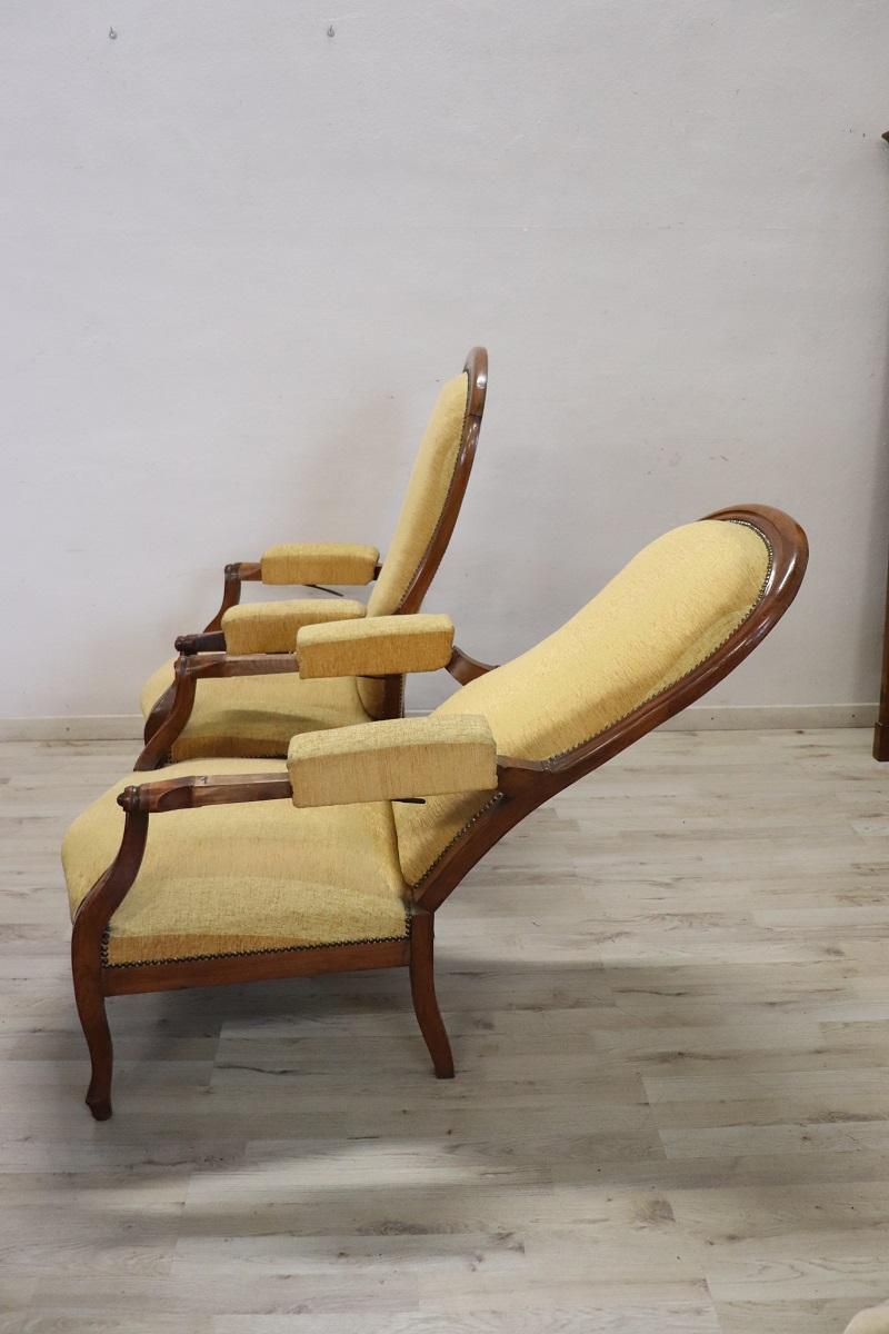 Noyer Mid 19th Century Italian Louis Philippe Pair of Antique Reclining Armchairs (Paire de fauteuils inclinables anciens) en vente