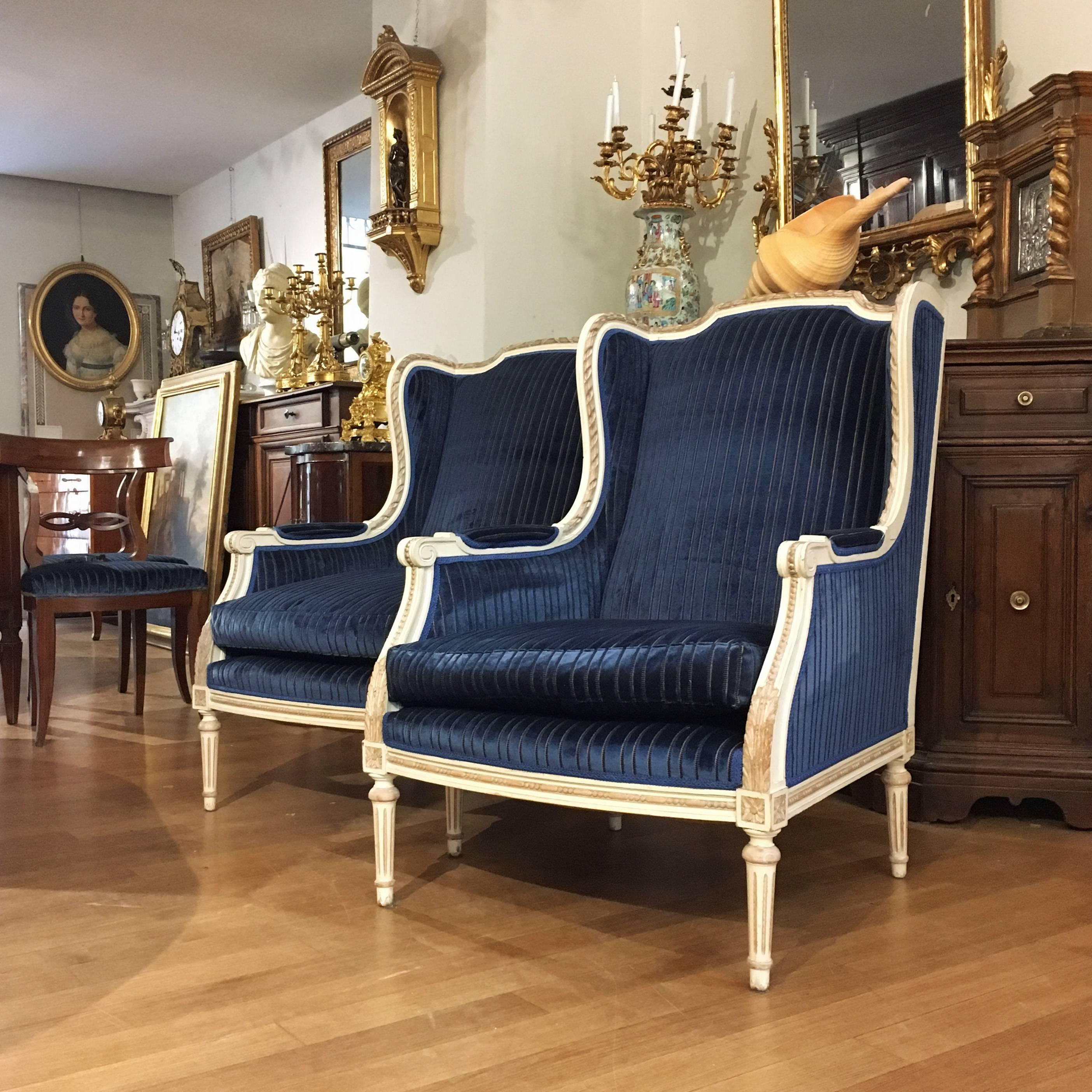 Mid-19th Century Italian Louis XVI Style Painted Polpar Wood Wing Chairs For Sale 5