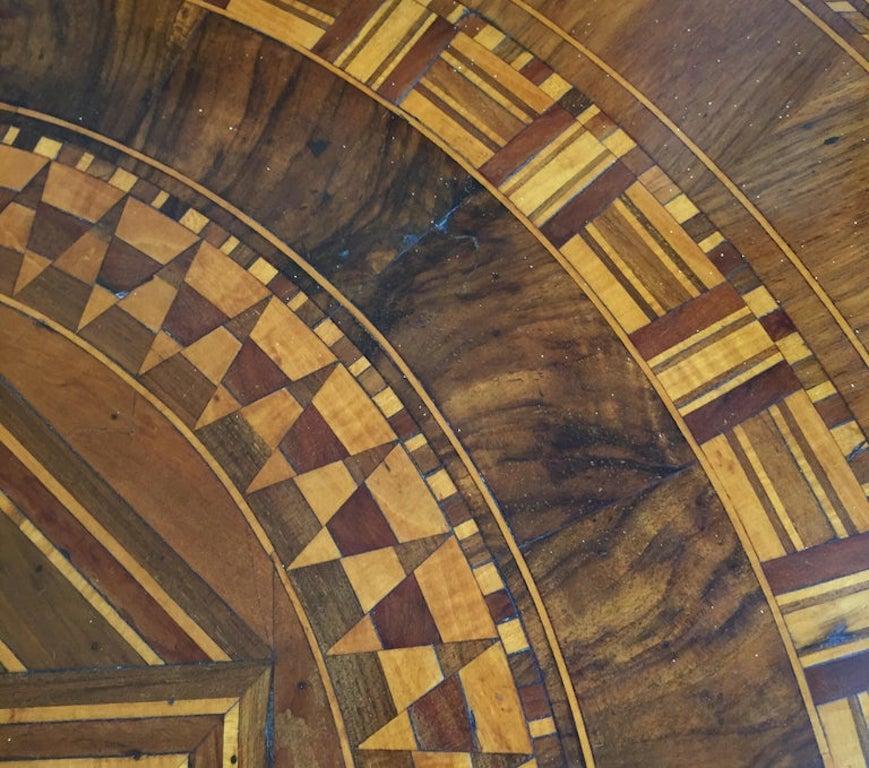 Mid-19th Century Italian Marquetry Circular Centre Table In Good Condition In Milan, IT