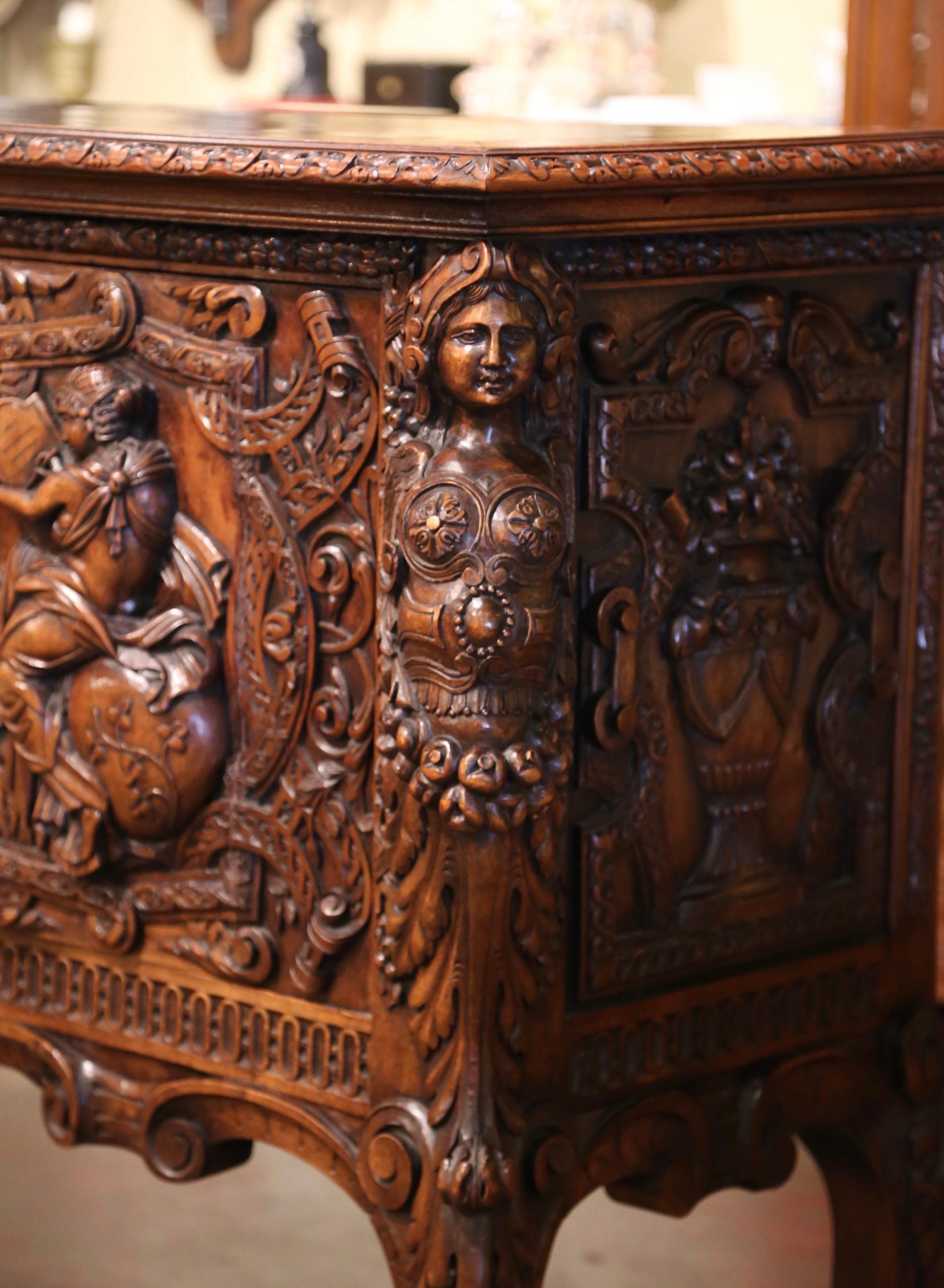 Mid-19th Century Italian Renaissance Hand Carved Walnut Credenza Cabinet In Excellent Condition For Sale In Dallas, TX