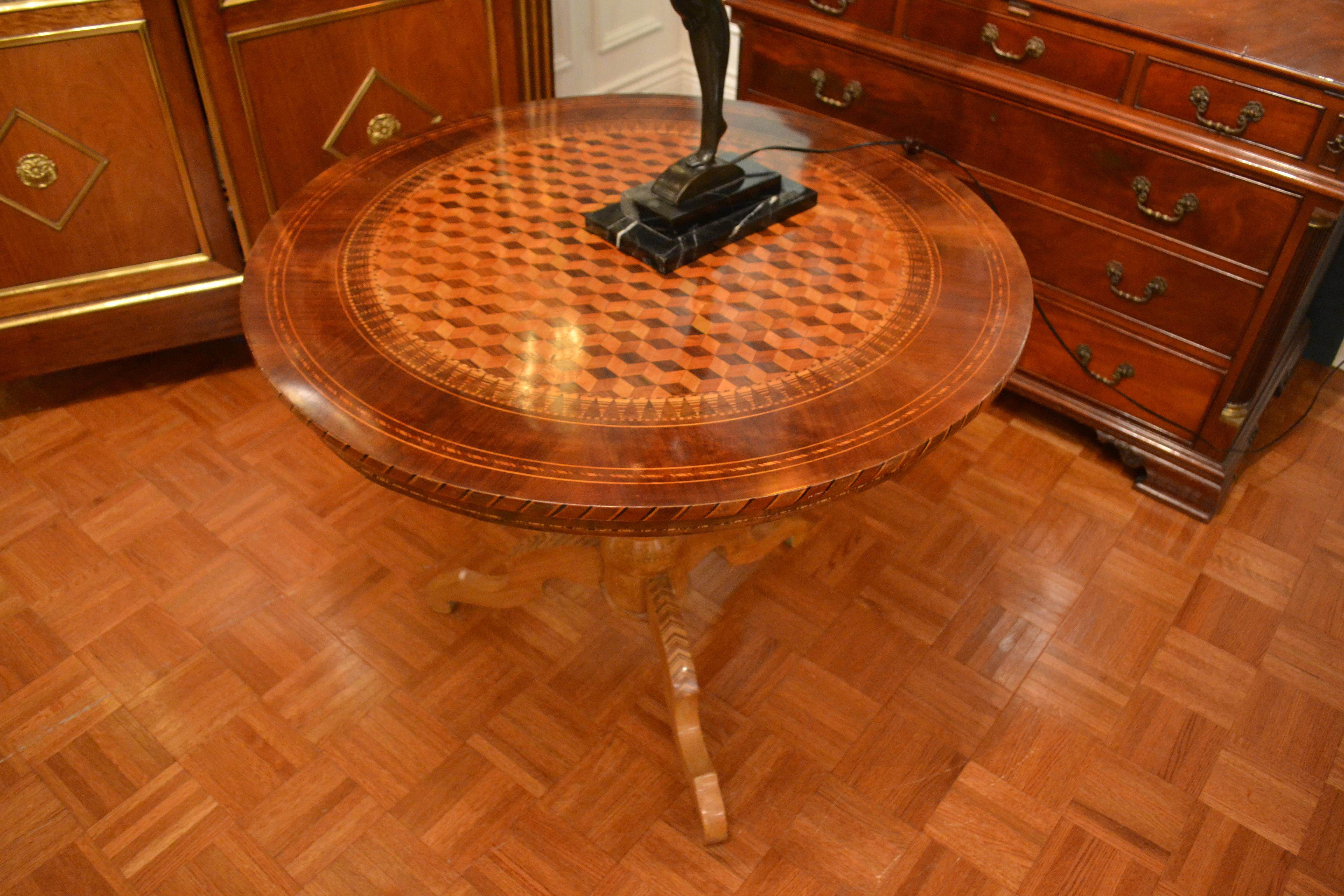 Table centrale italienne Sorrento du milieu du 19e siècle Bon état - En vente à Vancouver, British Columbia
