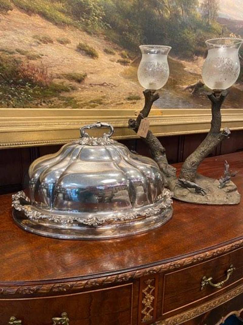 Mid-19th Century James Dixon & Sons English Sheffield Silver Plated Meat Dome (Dôme à viande en métal argenté) en vente 4