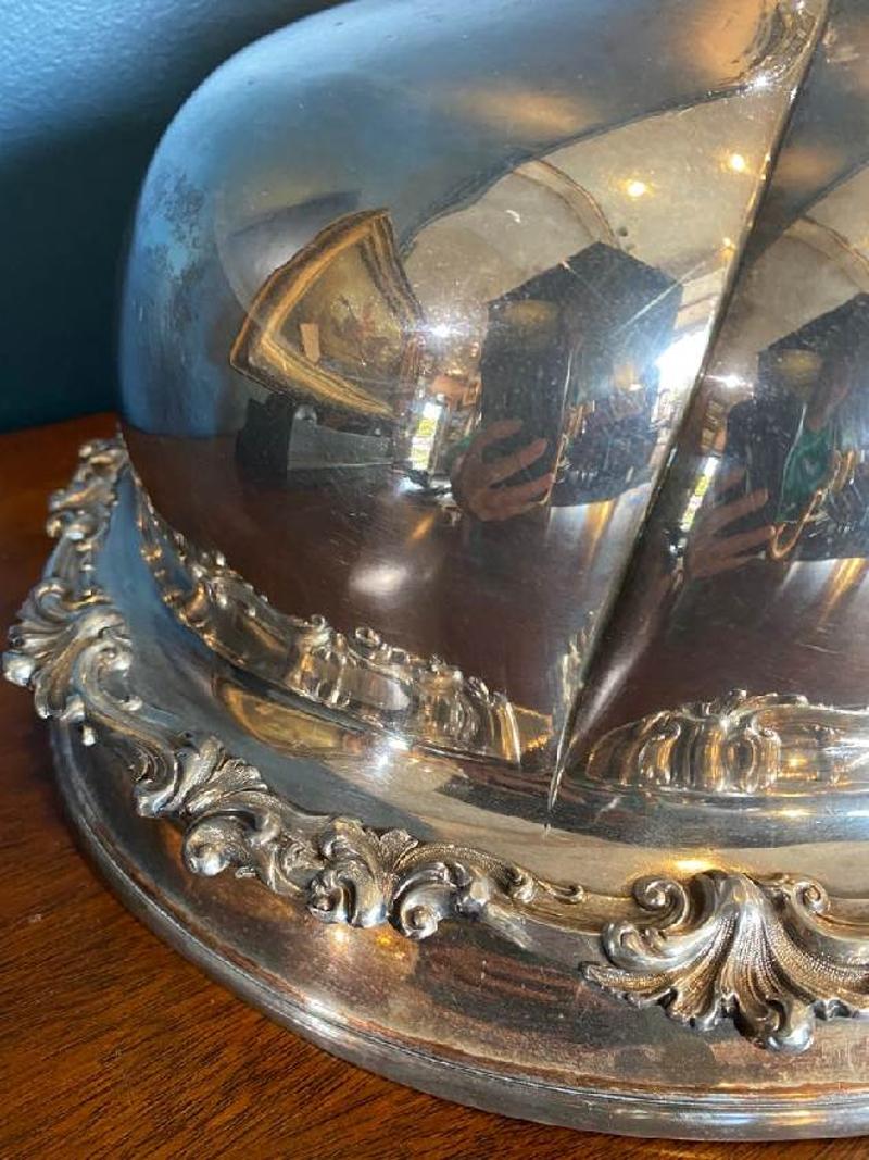 Anglais Mid-19th Century James Dixon & Sons English Sheffield Silver Plated Meat Dome (Dôme à viande en métal argenté) en vente
