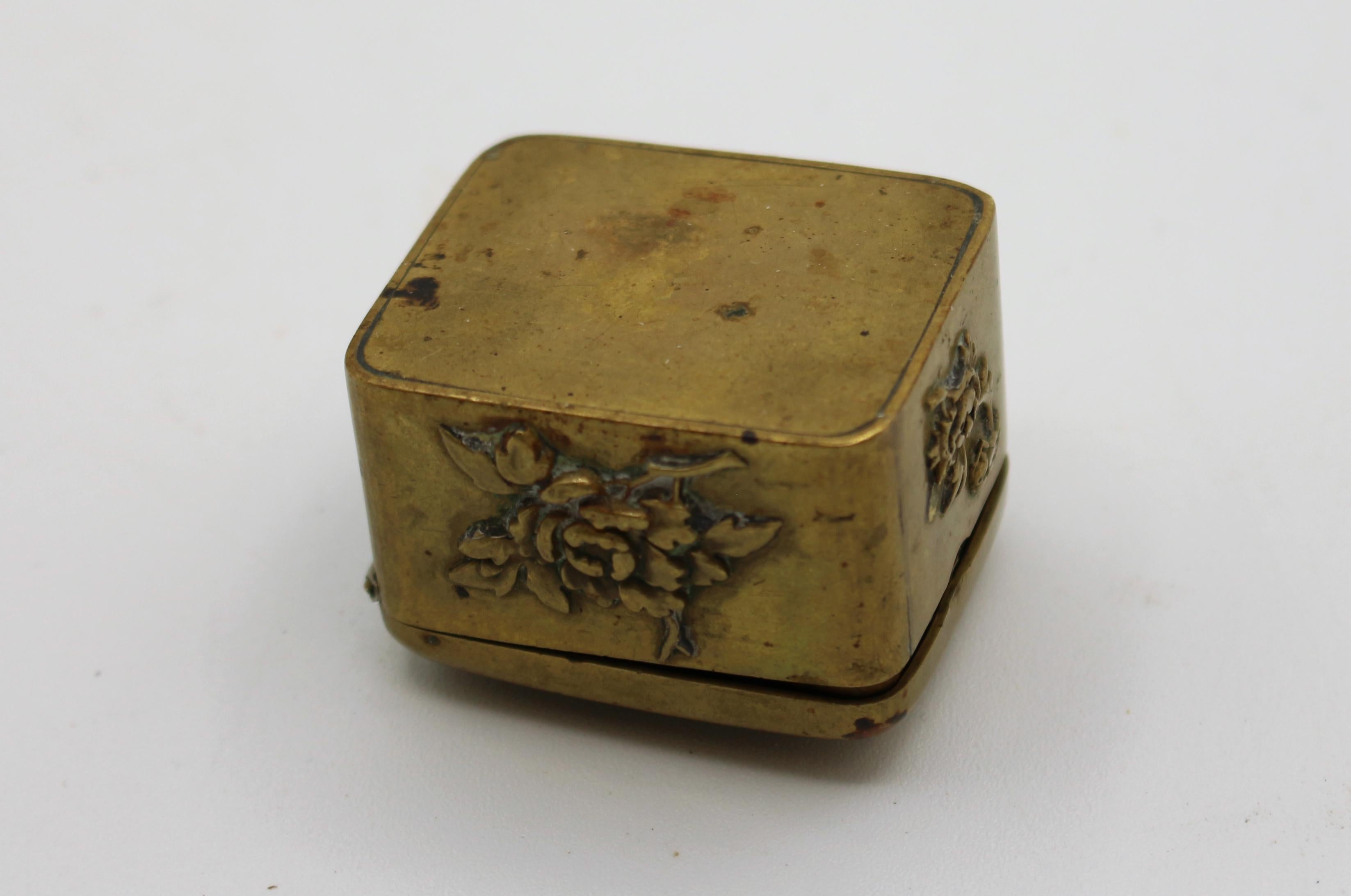 Mid-19th Century Japanese Meiji Period Bronze Stamp Box For Sale 2