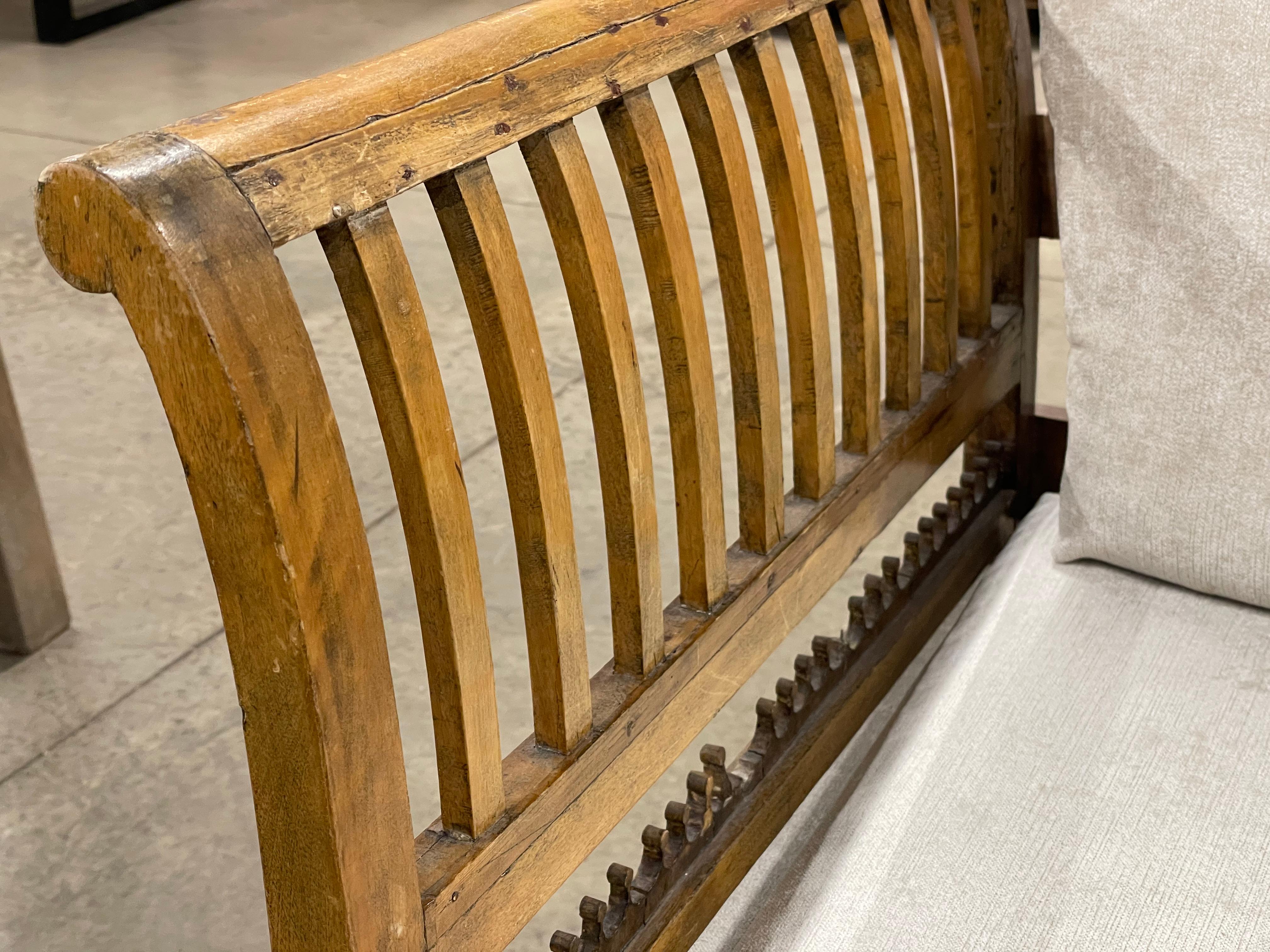 Mid 19th Century  Karl Johan Swedish Daybed For Sale 4