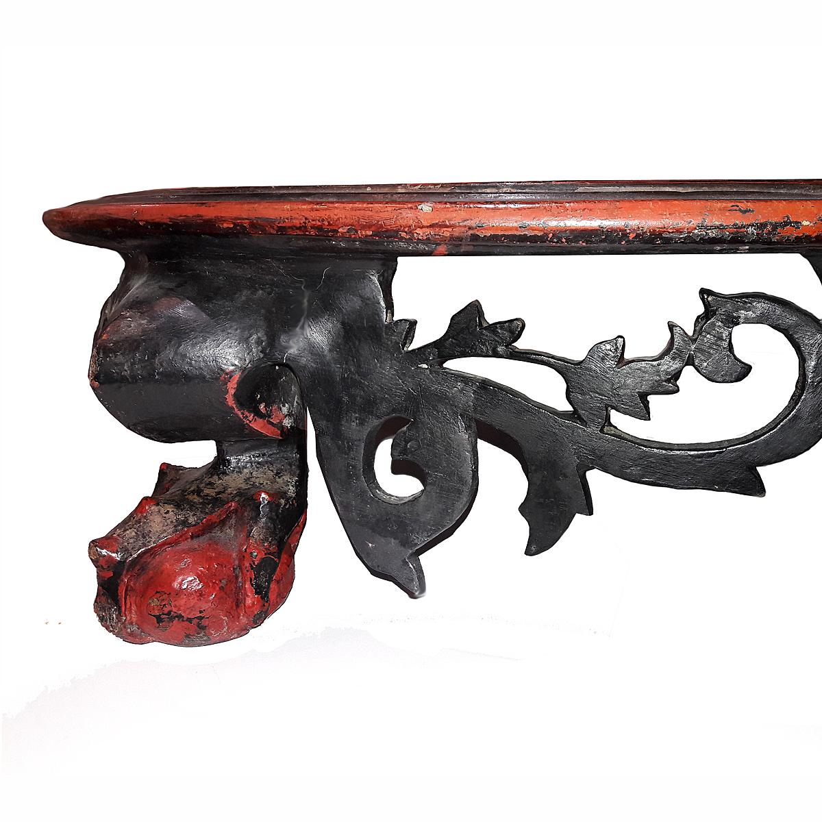 Mid-19th Century Lacquered Tray Table from Thailand In Good Condition In New York, NY