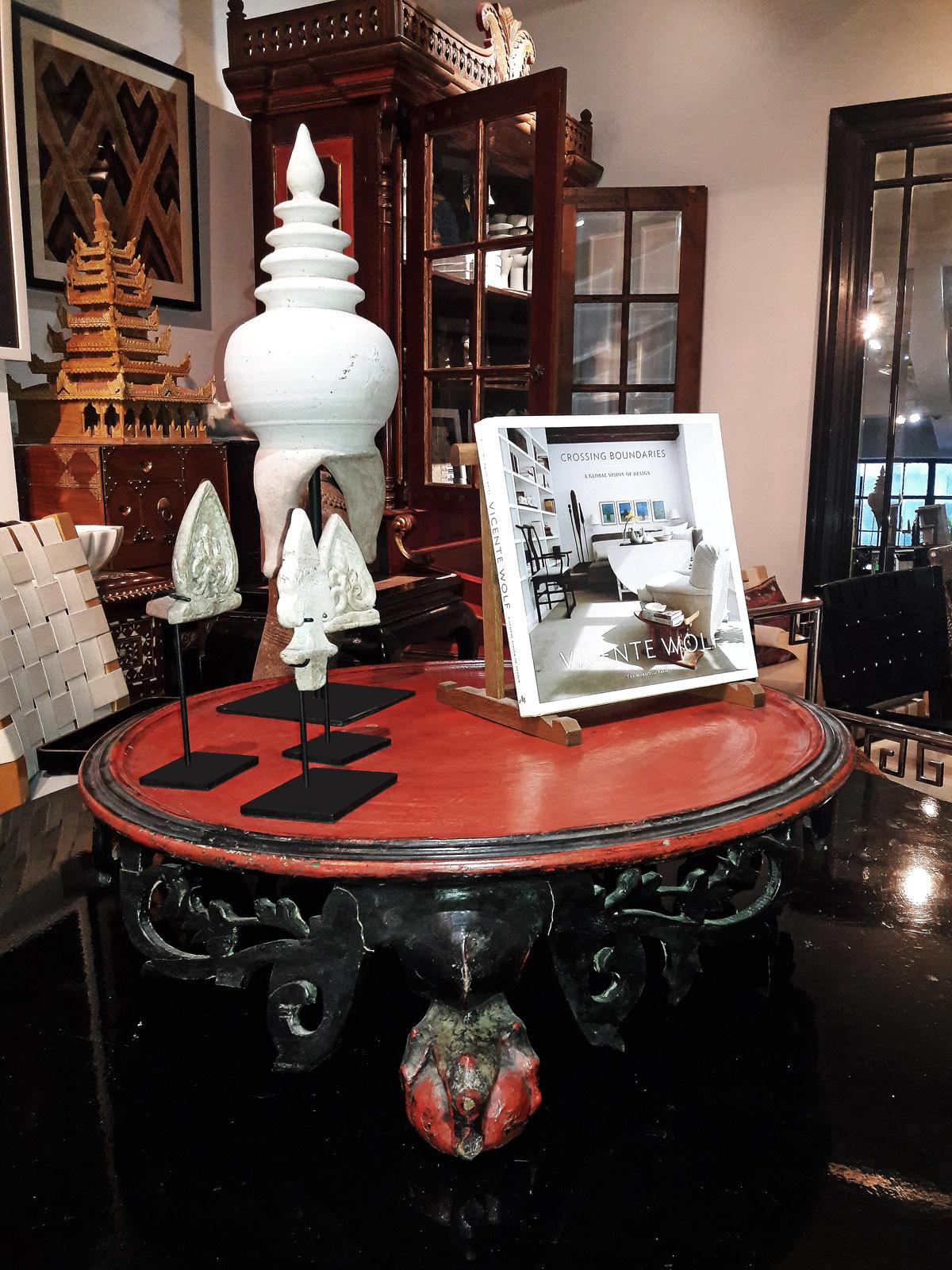 Mid-19th Century Lacquered Tray Table from Thailand 4