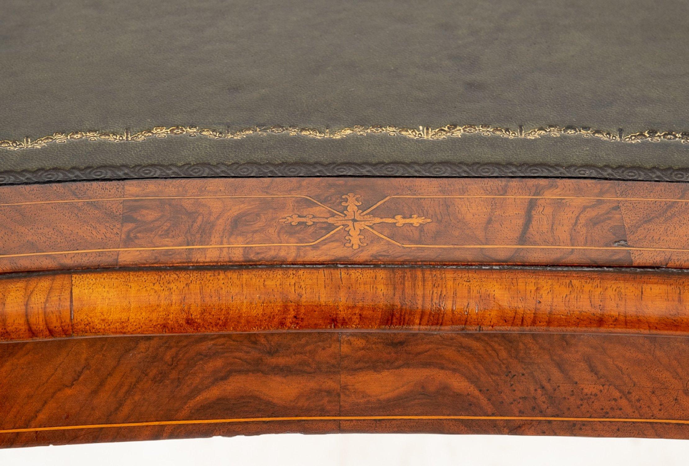 Mid-19th Century Ladies Walnut Writing Table In Good Condition In London, GB