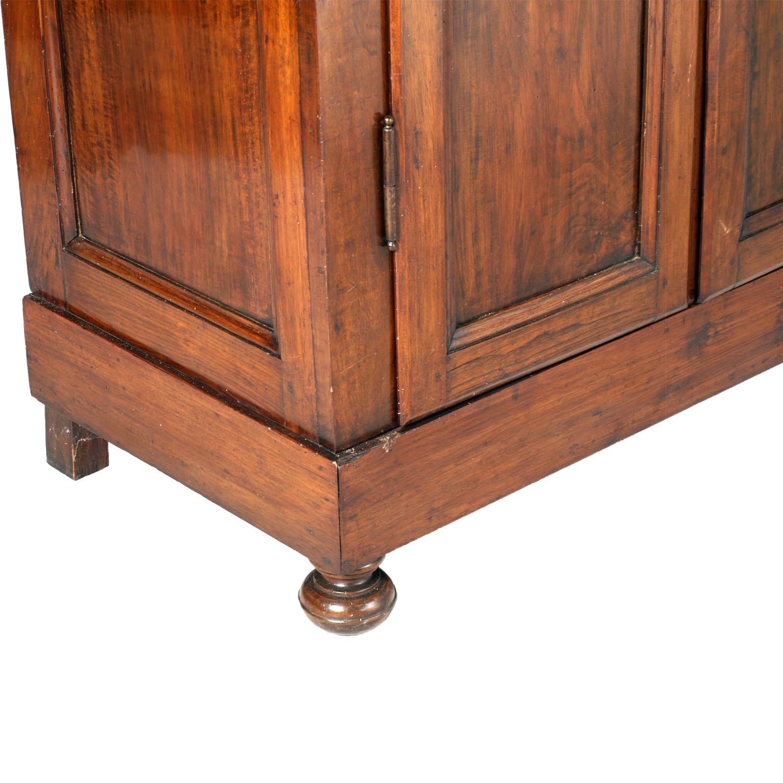 Spectacular antique solid walnut wardrobe that can also be used as a bookcase, completely disassembled. Furniture restored and waxed. Missing any interior shelves and / or sticks to hang clothes that we can supply on request, included in the