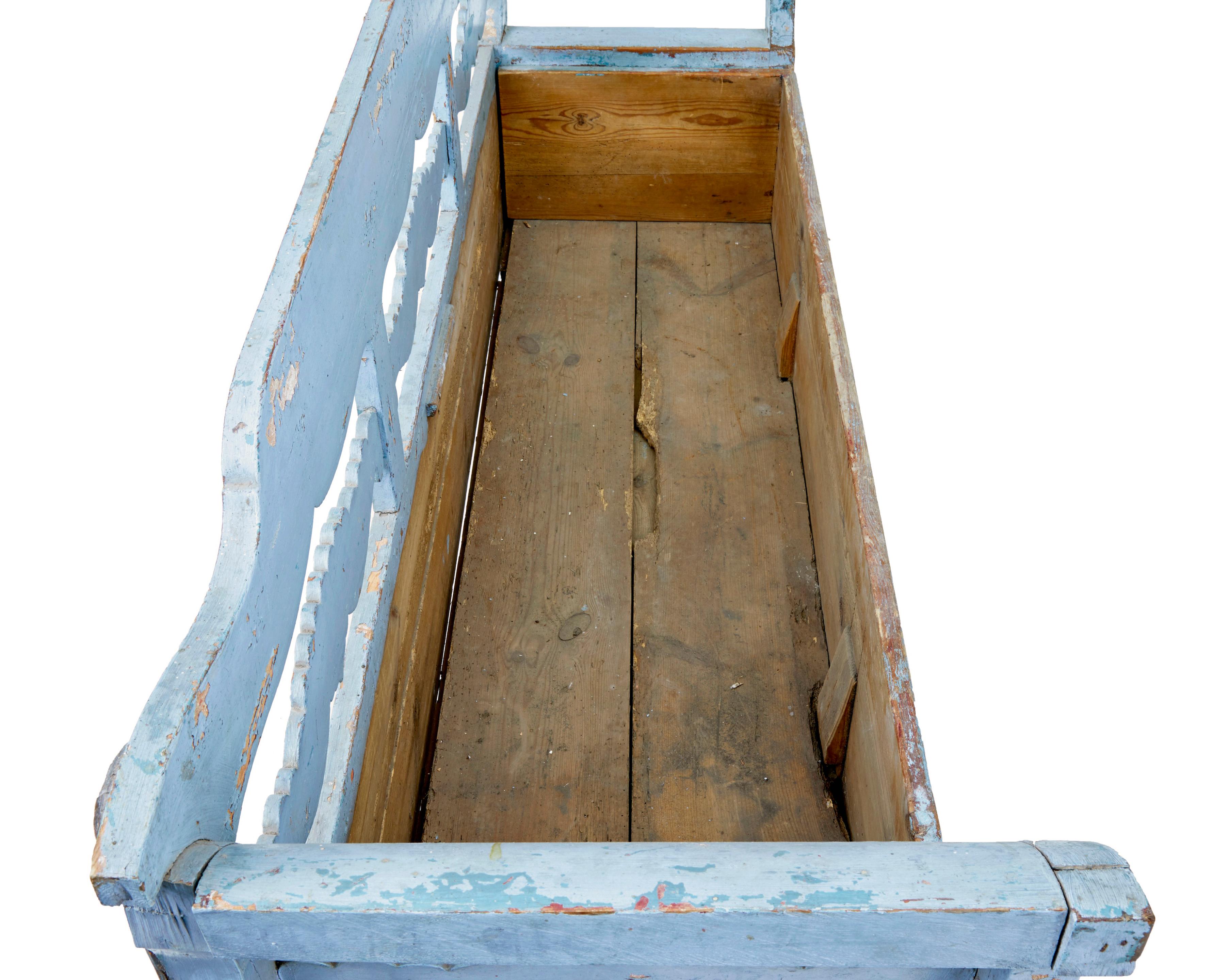 Mid 19th century large painted Swedish bench day bed In Good Condition For Sale In Debenham, Suffolk