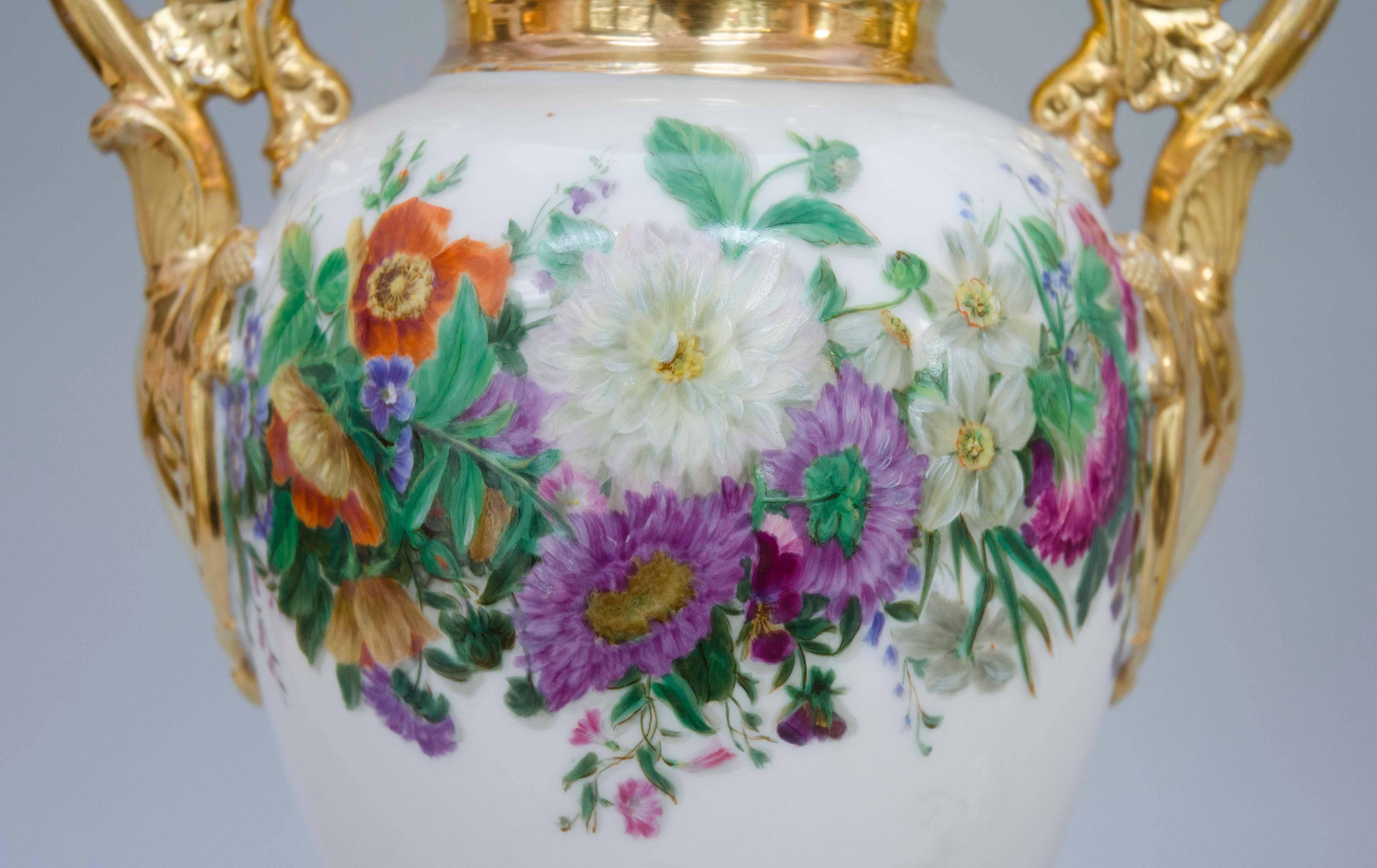 Stunning pair of egg shaped vases on piedouche bases with natural flowers garlands on white ground, rocailles scrolls on the gilt handles. Very decorative pair in a very fresh condition. Nice quality of gilding. 
Porcelain of Paris, circa