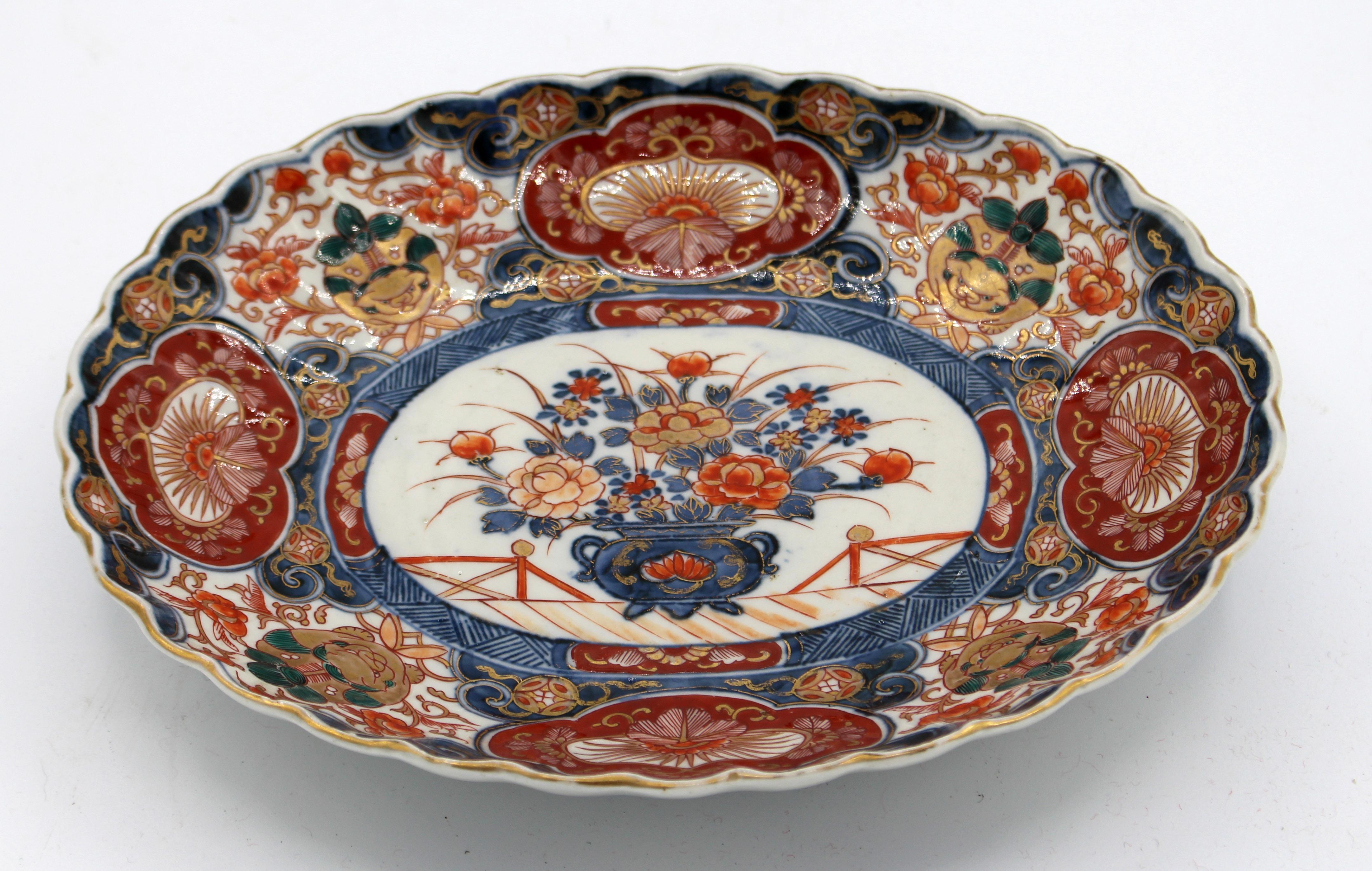 Mid 19th Century Late Edo Period Small Oval Platter In Good Condition In Chapel Hill, NC