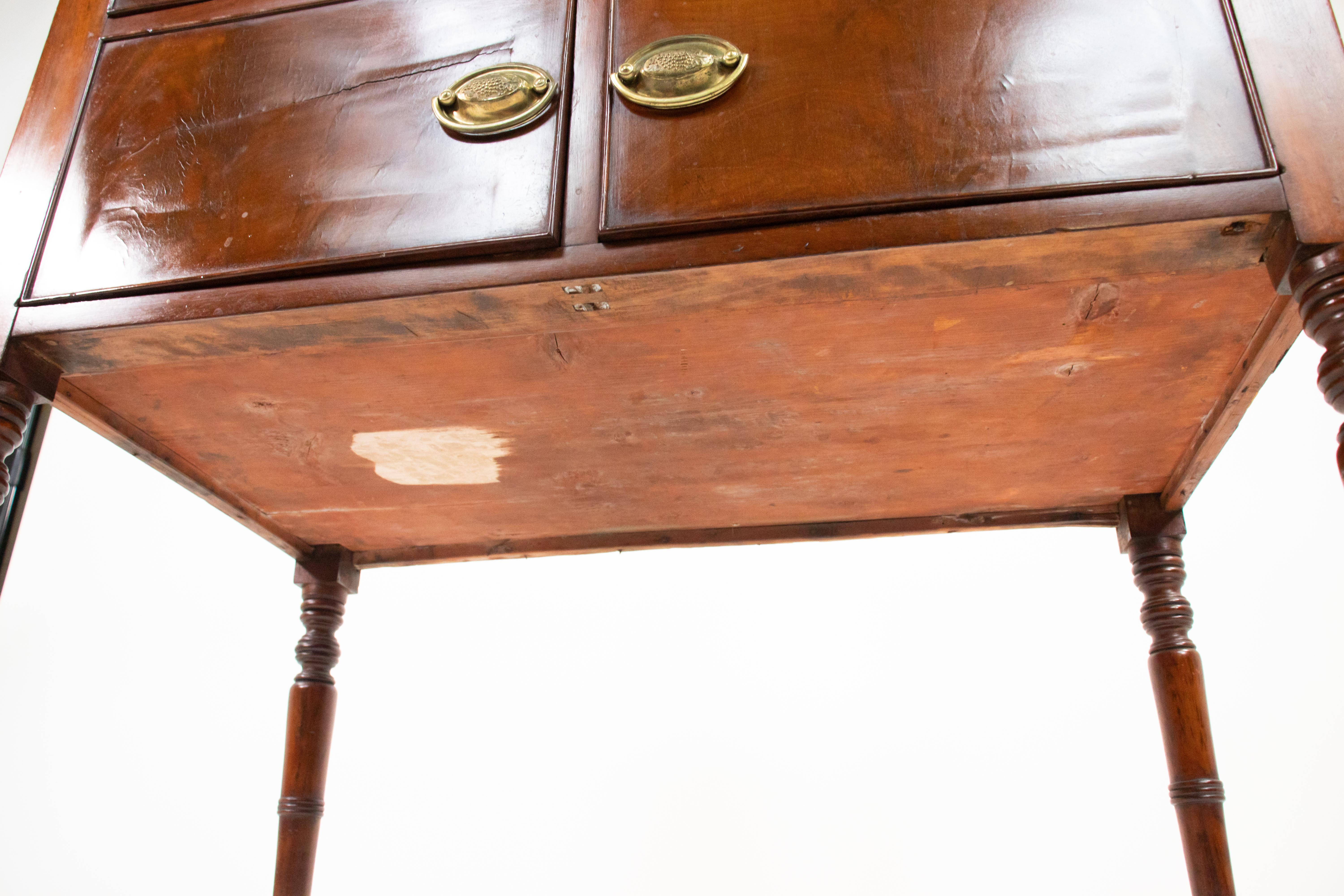 Armadio da camera in mogano fiammato della tarda Reggenza della metà del XIX secolo in vendita 4