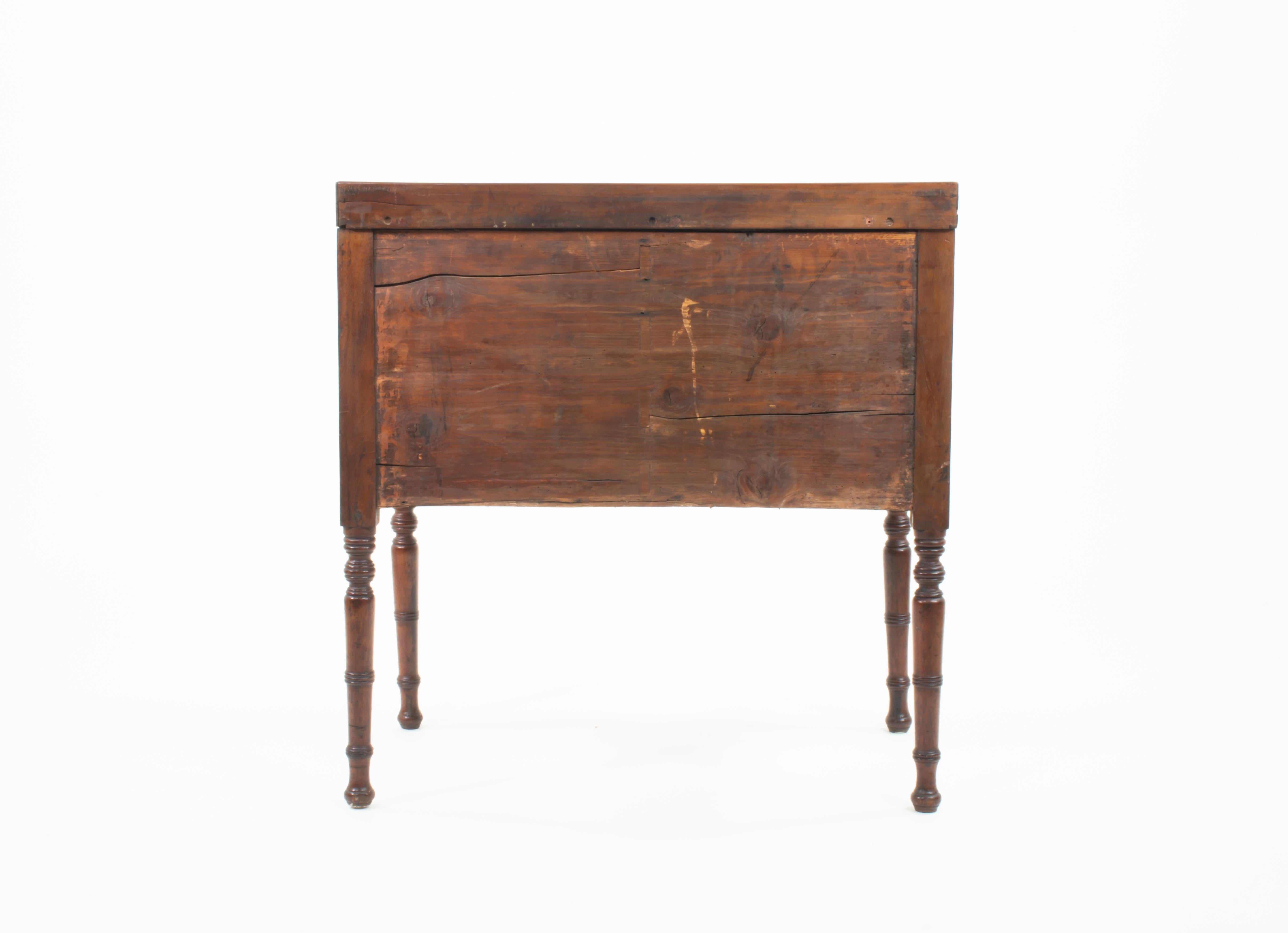 Armadio da camera in mogano fiammato della tarda Reggenza della metà del XIX secolo in vendita 5