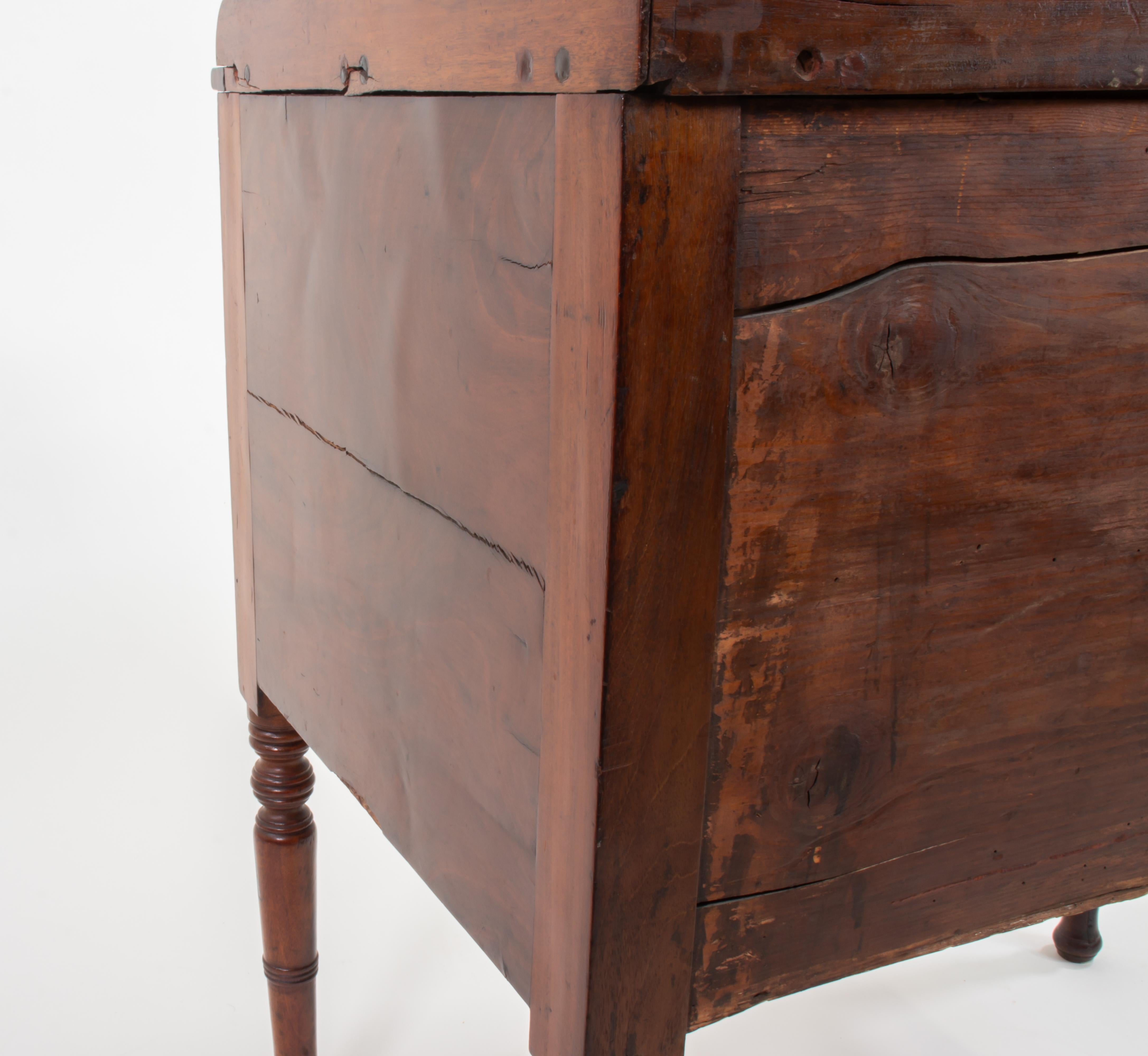 Armadio da camera in mogano fiammato della tarda Reggenza della metà del XIX secolo in vendita 7