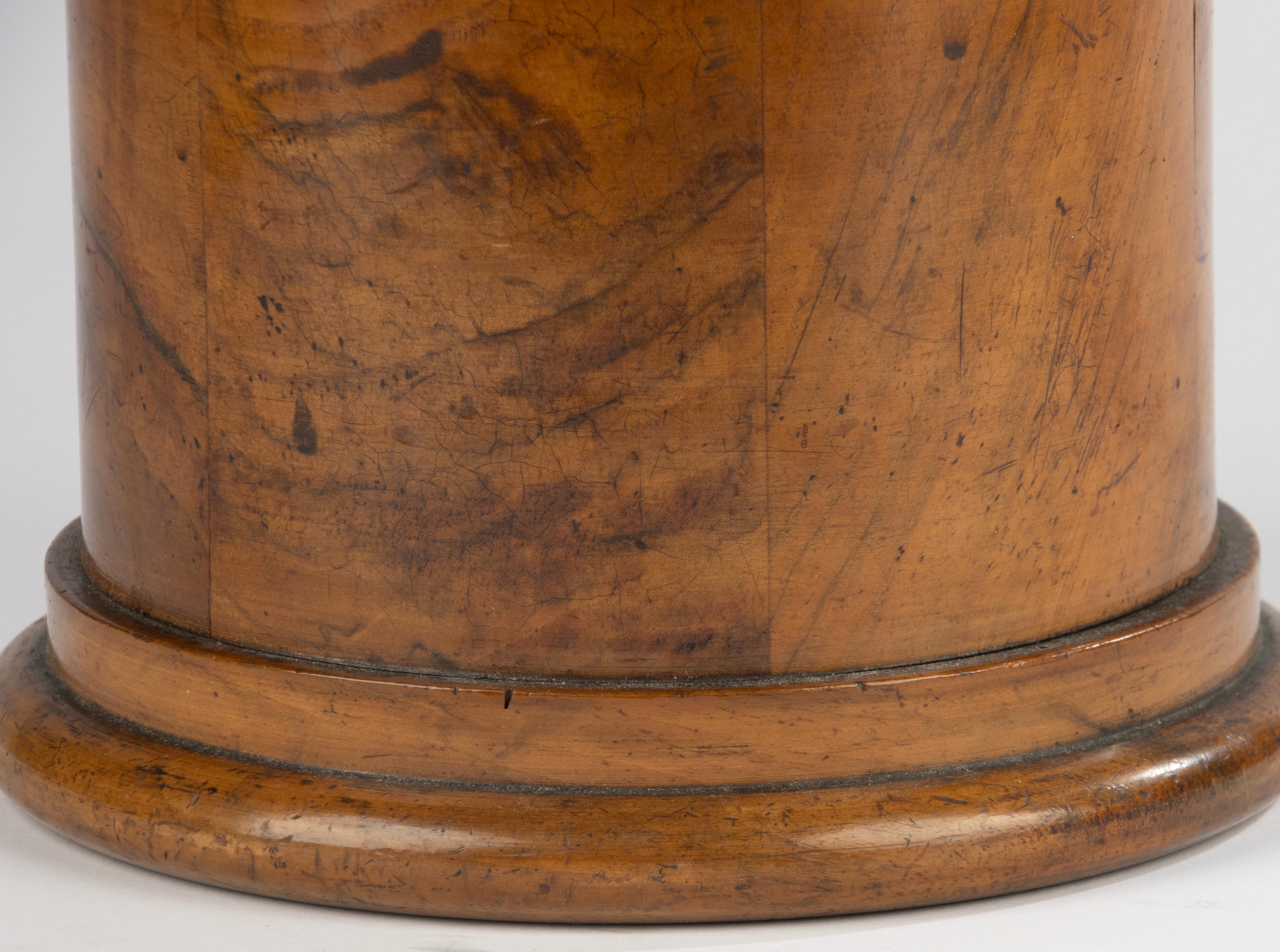 Scatola con coperchio della metà del XIX secolo - Francese - Noce - Patina calda in vendita 4