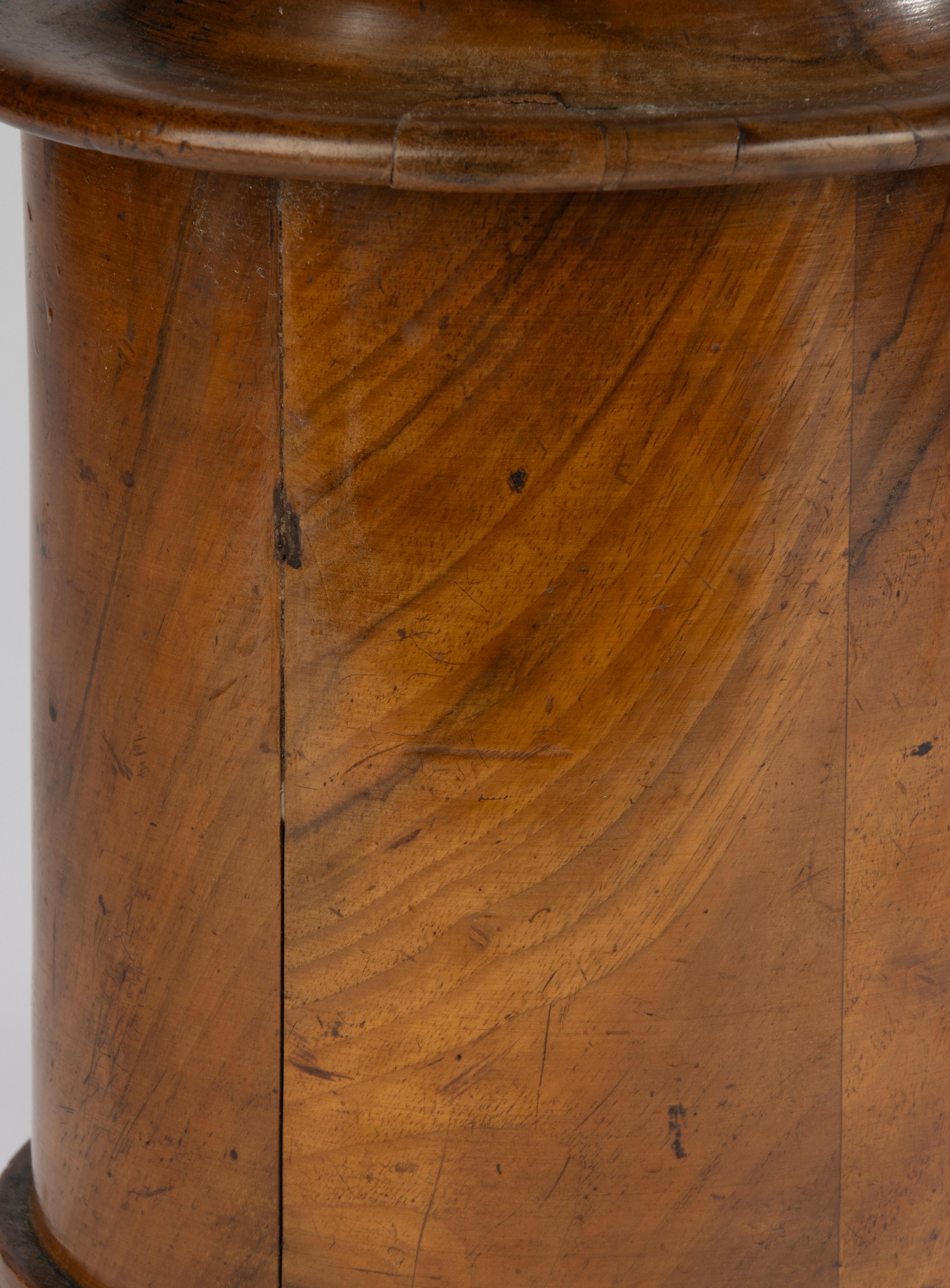 Scatola con coperchio della metà del XIX secolo - Francese - Noce - Patina calda in vendita 8