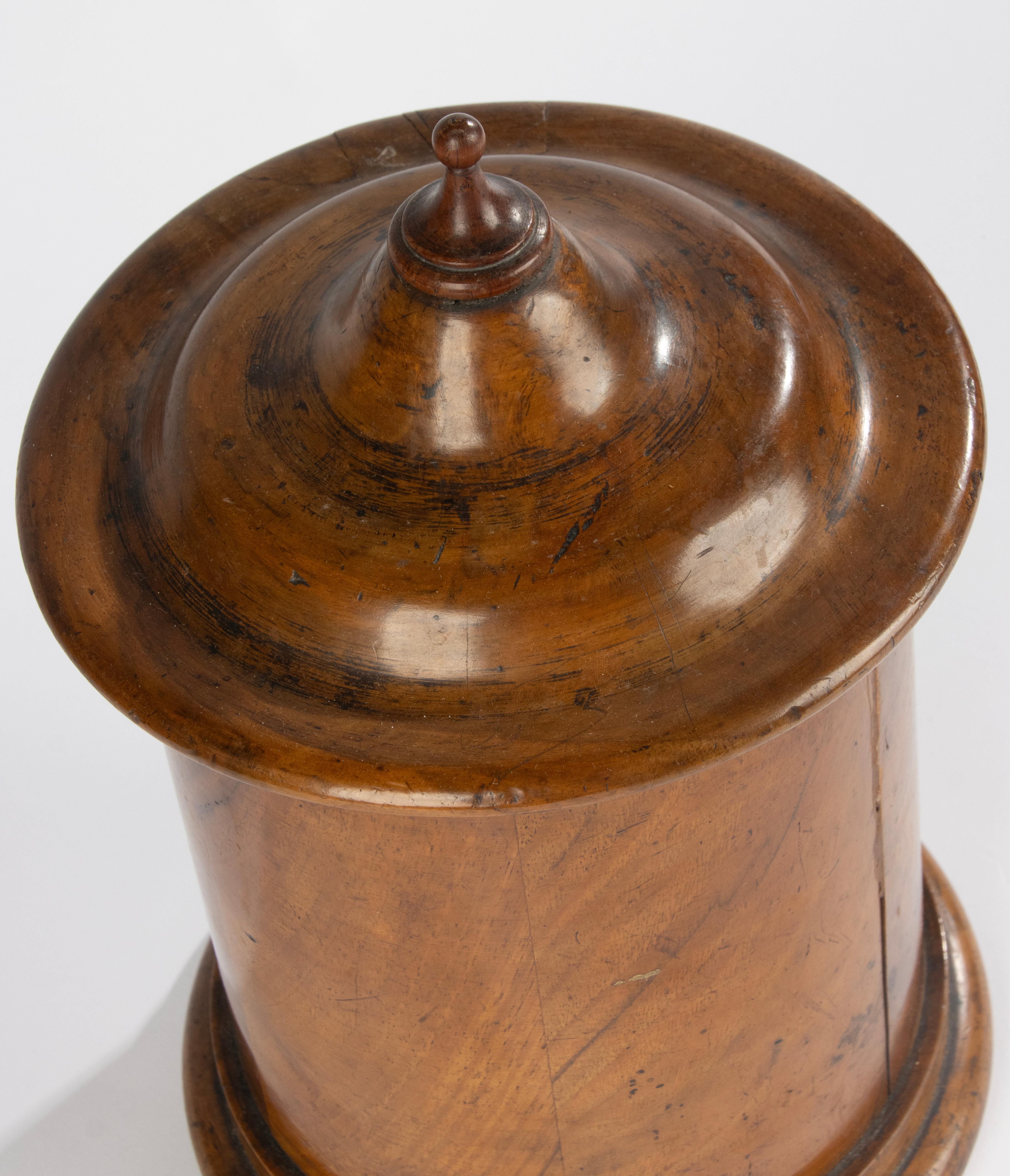 Scatola con coperchio della metà del XIX secolo - Francese - Noce - Patina calda in vendita 9