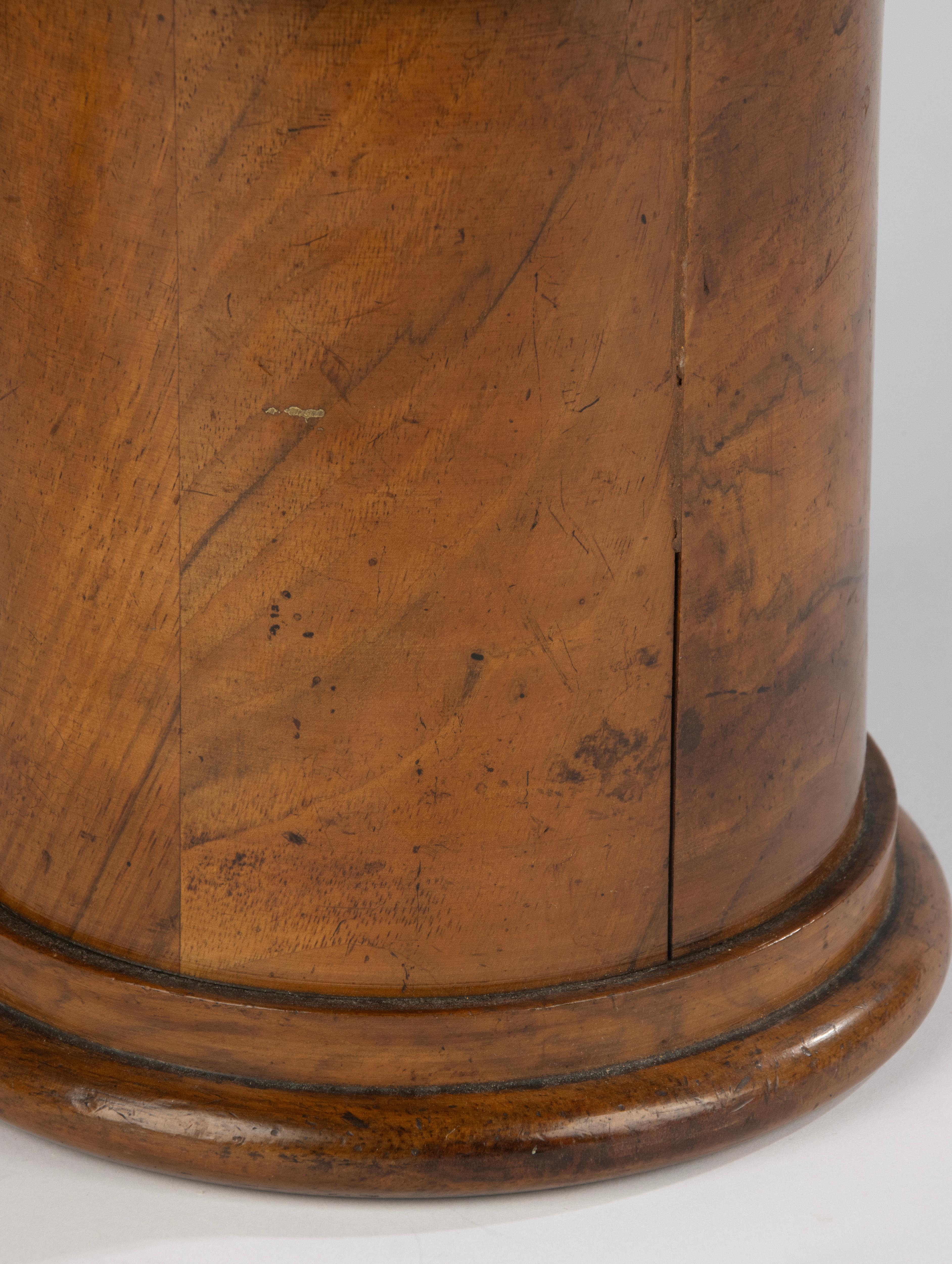 Scatola con coperchio della metà del XIX secolo - Francese - Noce - Patina calda in vendita 12