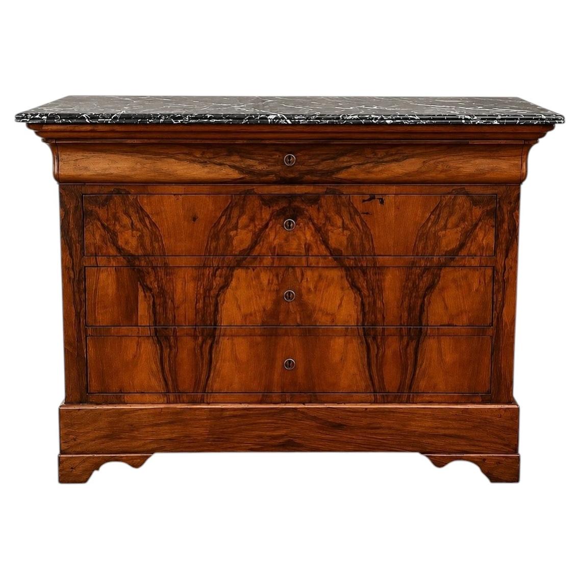 Mid-19th Century Louis-Philippe Chest of Drawers in Walnut Burl – Loire Valley For Sale
