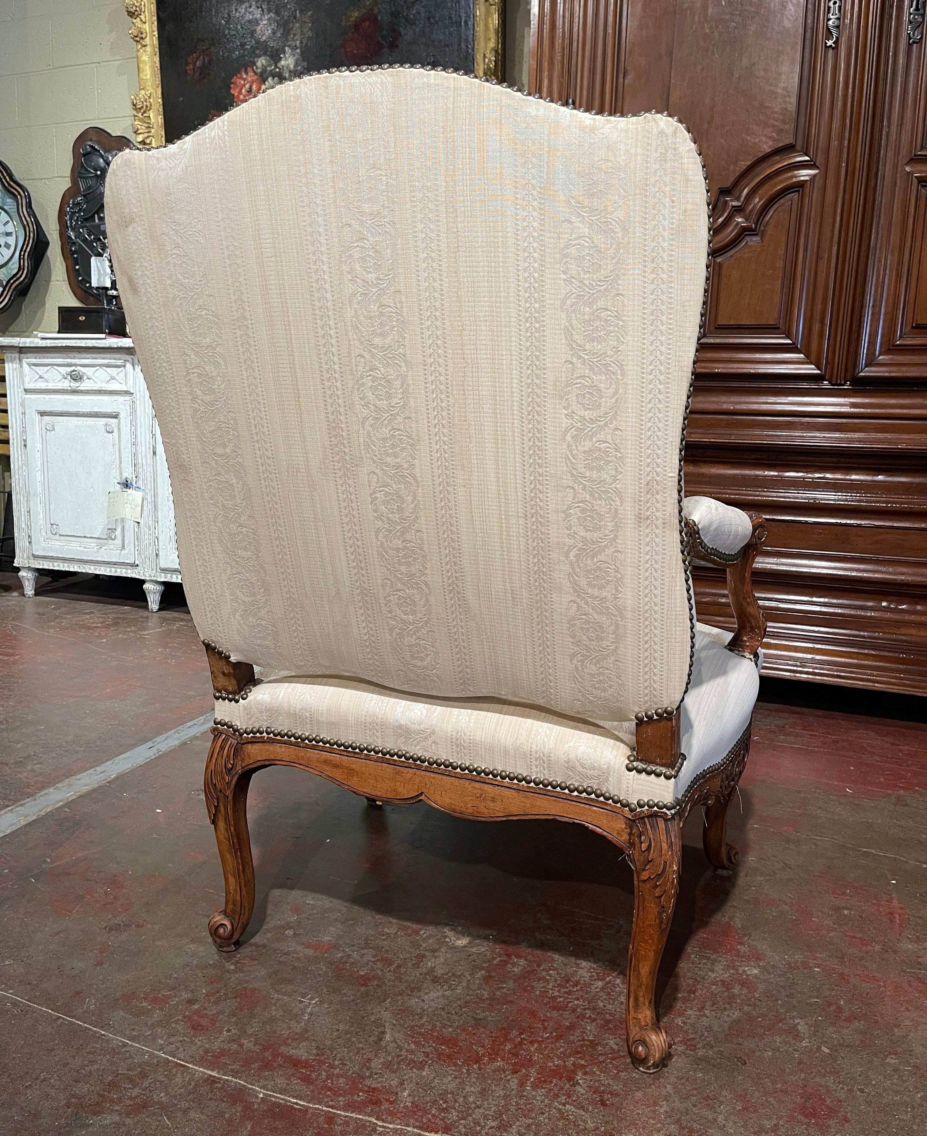 Mid-19th Century Louis XV Carved Walnut Upholstered Armchair from Provence For Sale 4