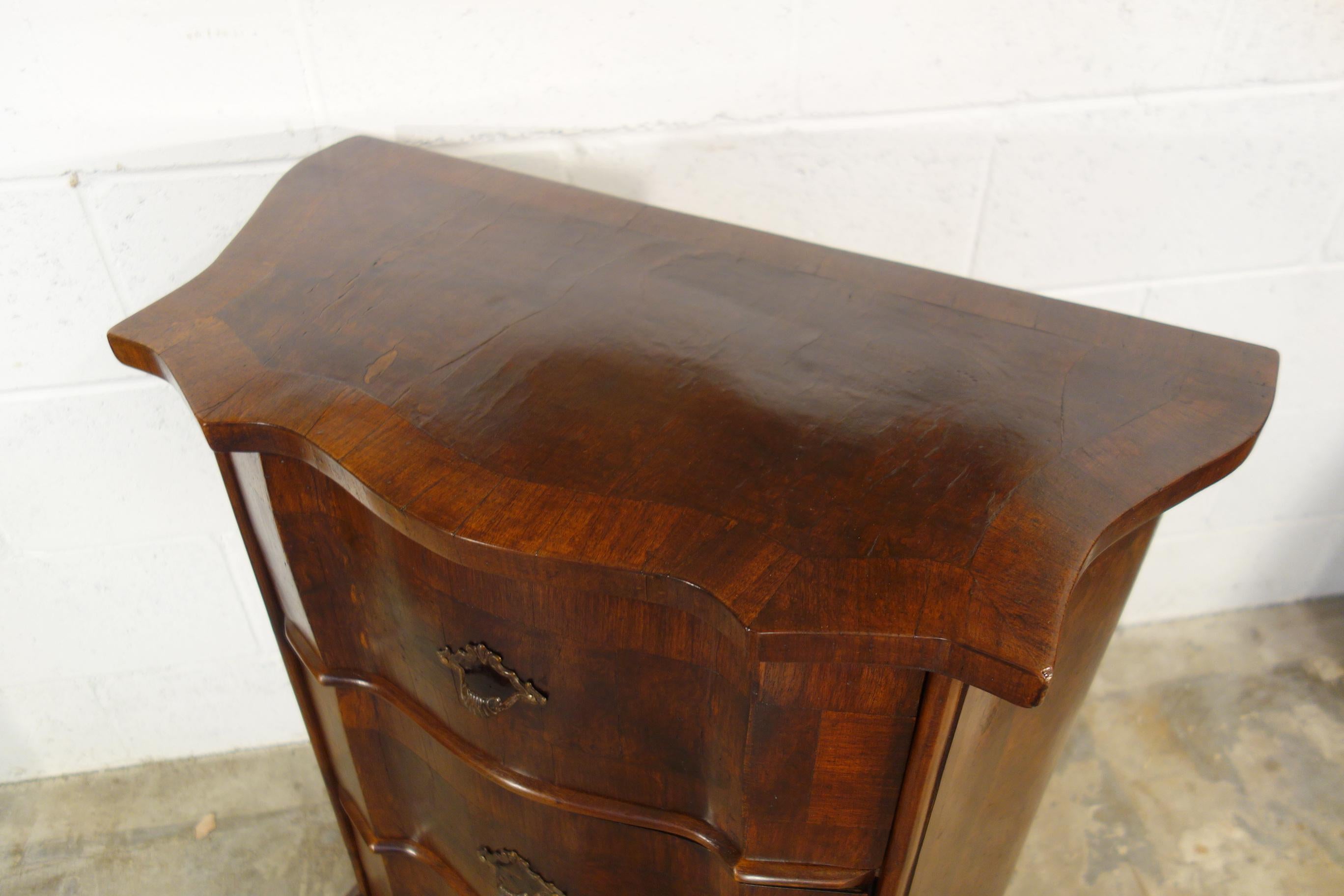 Louis XV Walnut Burl Veneer Serpentine Nightstand, Pair, circa 1840 6