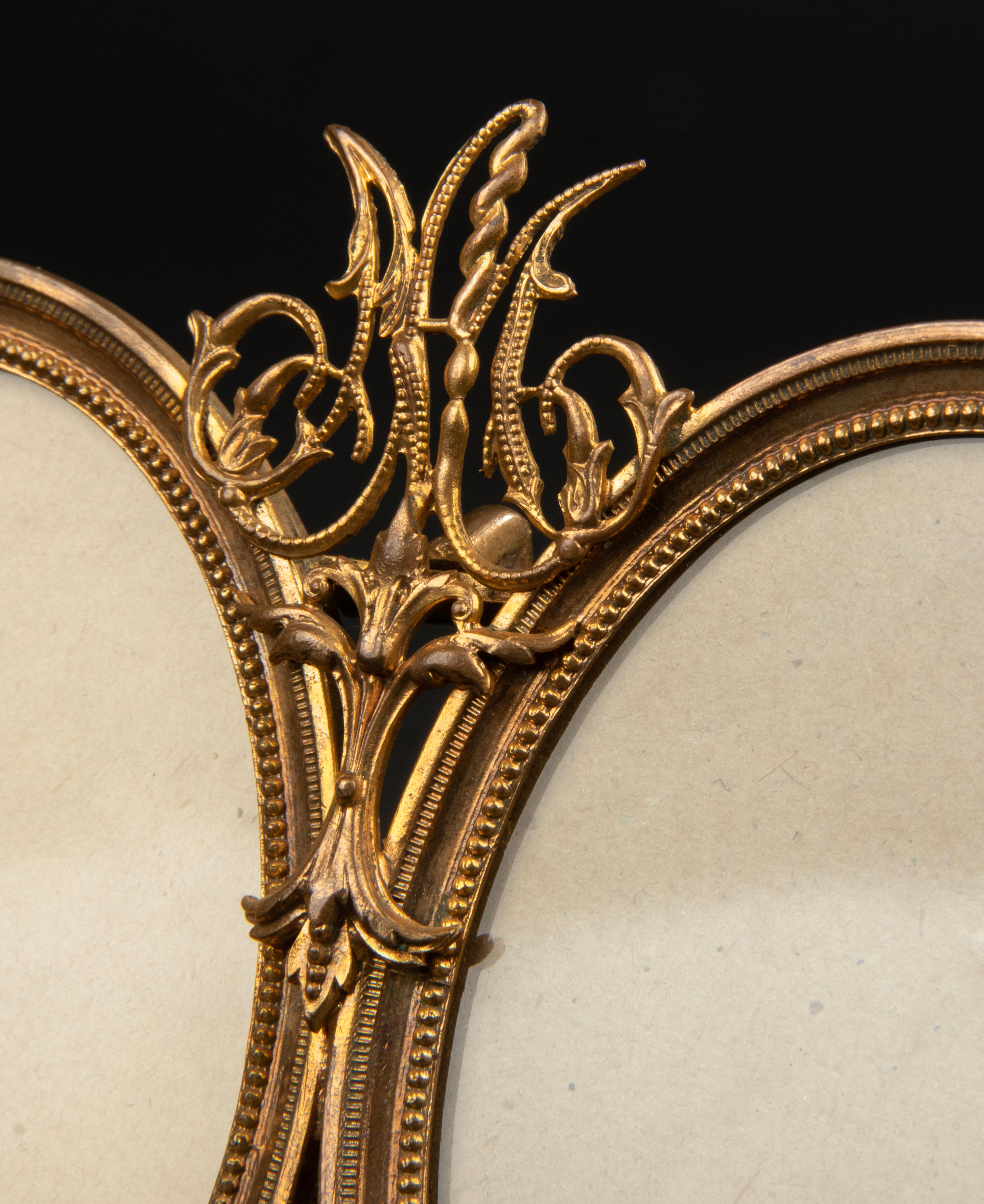 Mid-19th Century Louis XVI Style Ormolu Gilt Bronze Oval Double Picture Frame In Good Condition In Casteren, Noord-Brabant
