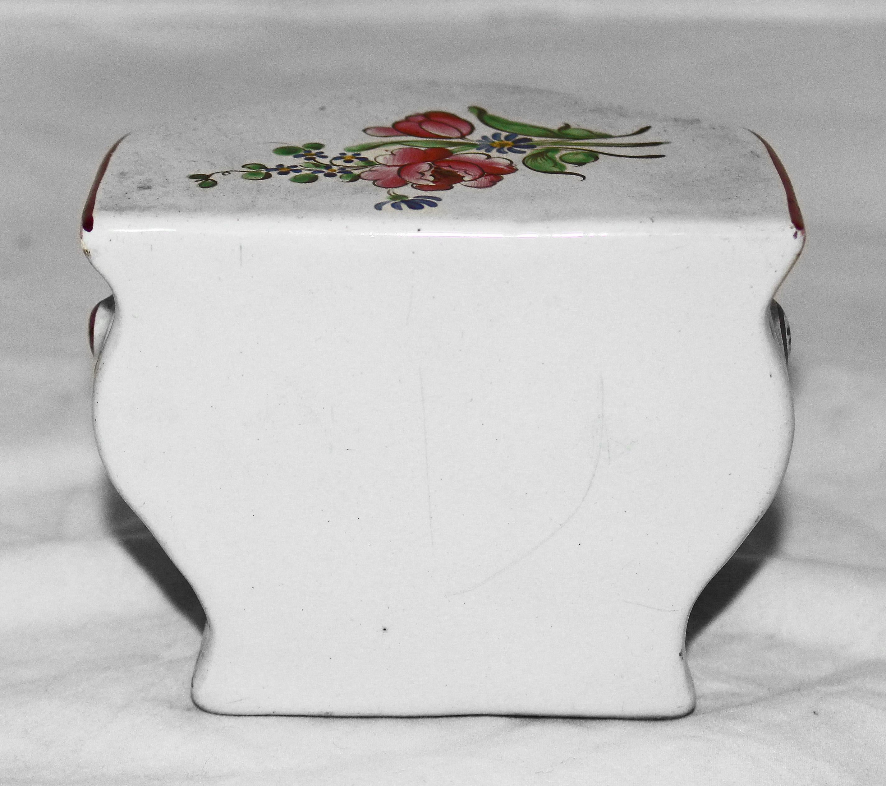 Faïence Commode à bibelots miniature en faïence de Luneville du milieu du XIXe siècle en vente
