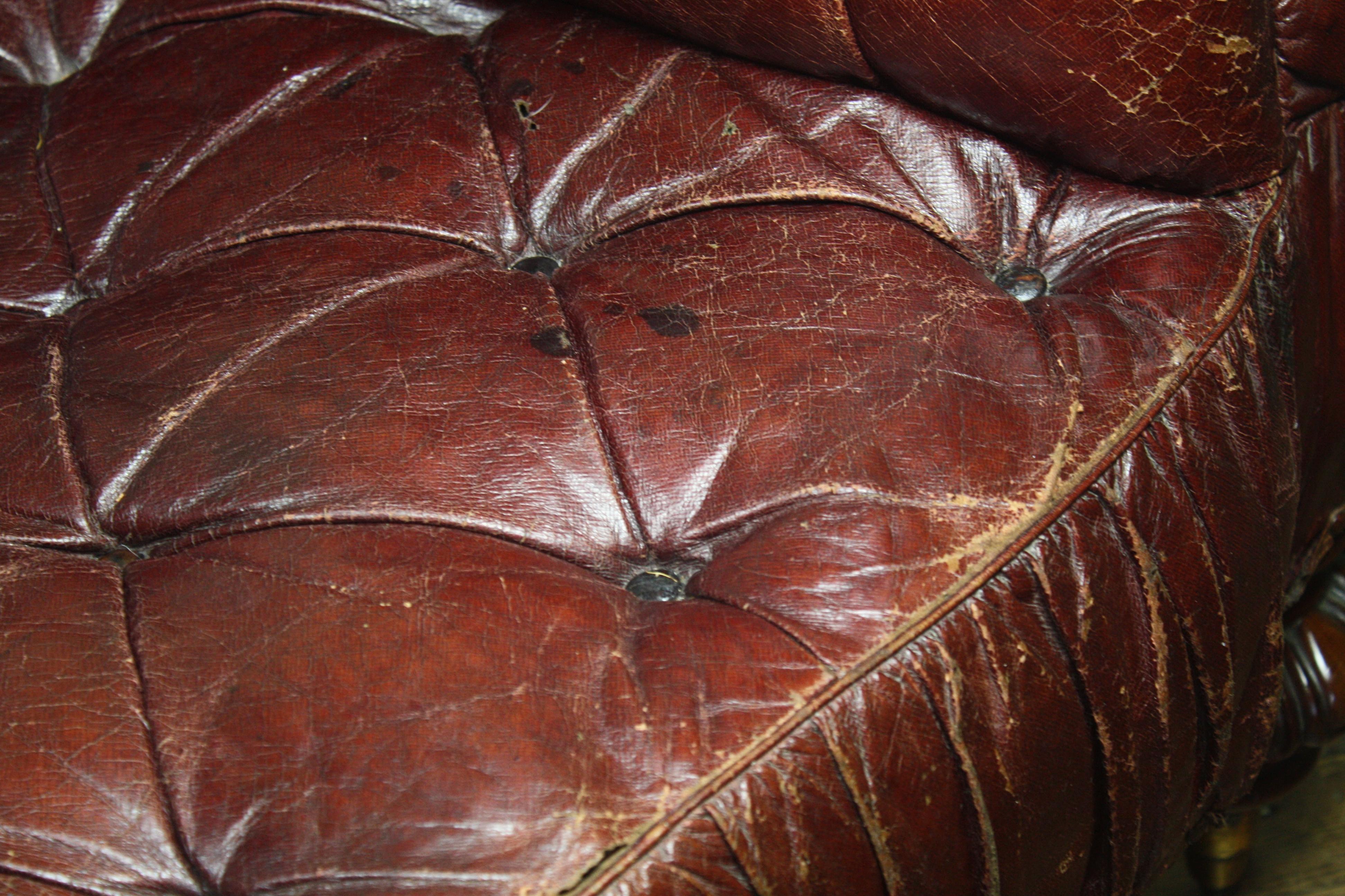 Mid-19th Century Mackenzie & Mitchell of Edinburgh Button Maroon Leather Sofa  3