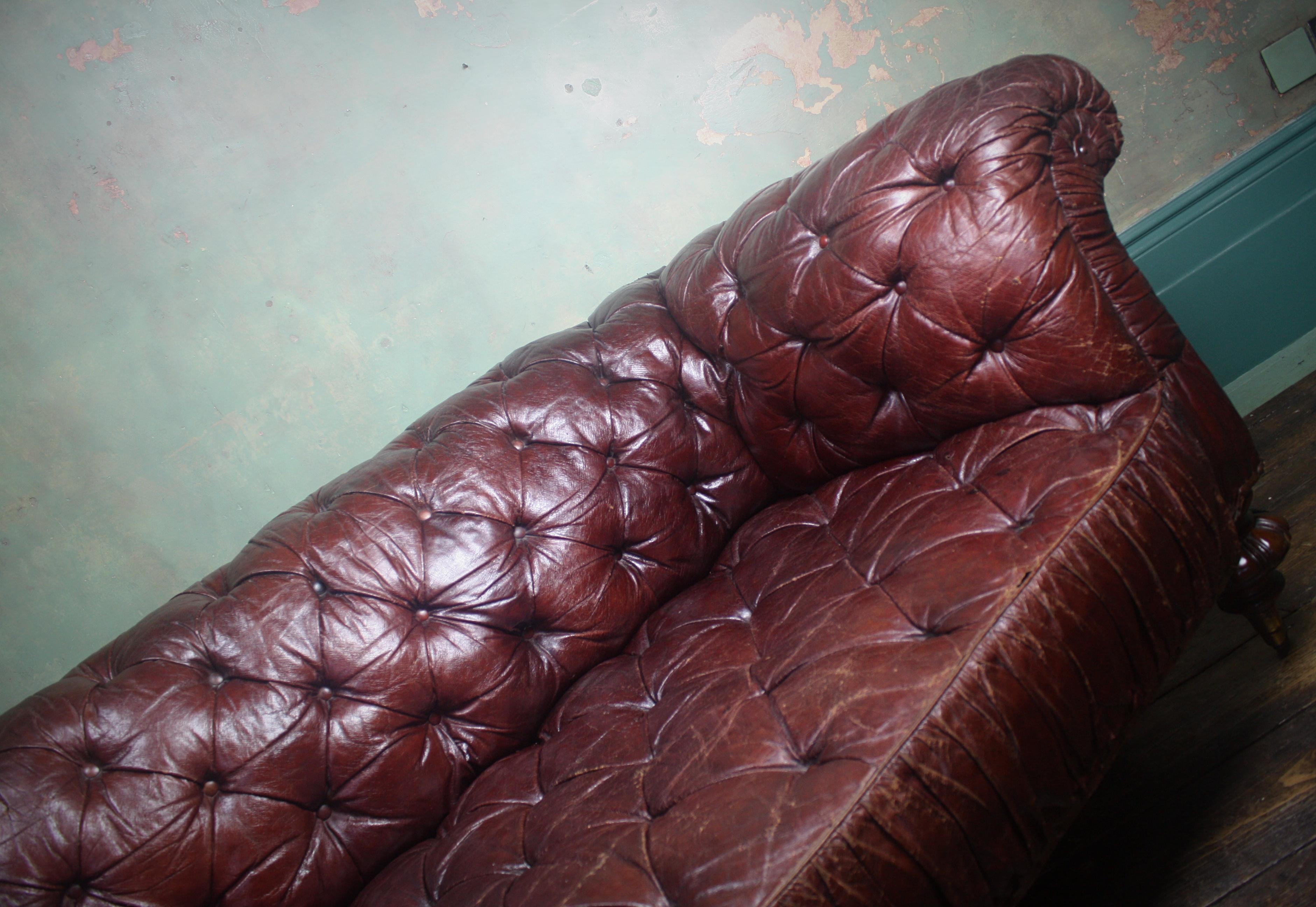 Mid-19th Century Mackenzie & Mitchell of Edinburgh Button Maroon Leather Sofa  4